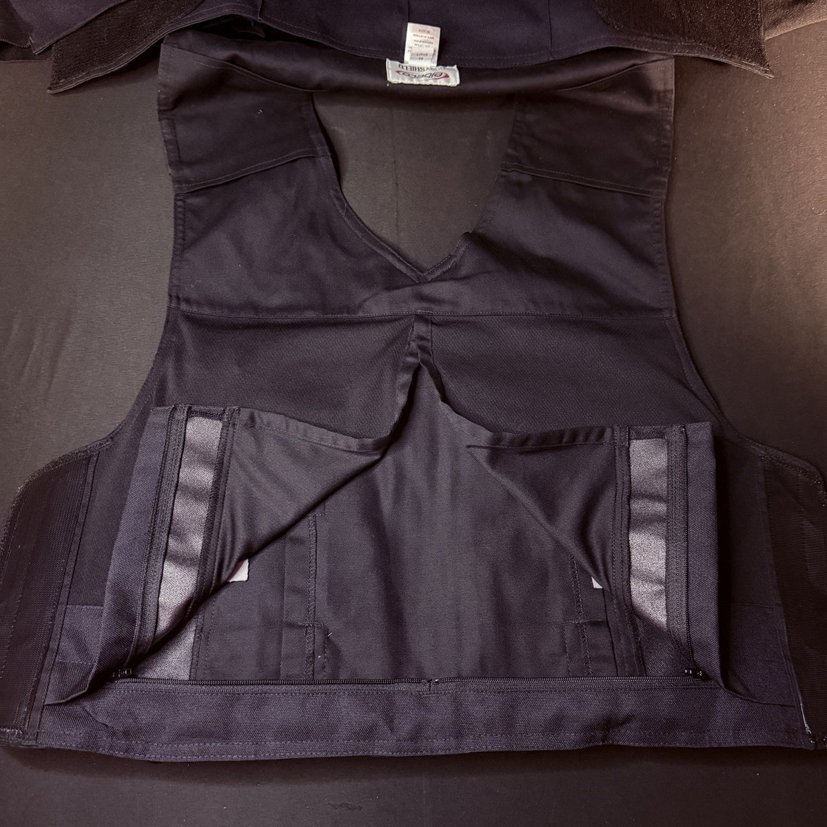 Elbeco Body Shield Carrier Vest Size Medium Black w/Magazine & Radio Pouch
