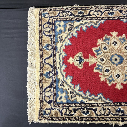 Persian Nain Rug Hand Knotted Red Medallion 2'x1' or 21"x16" or 40cm X 60cm1