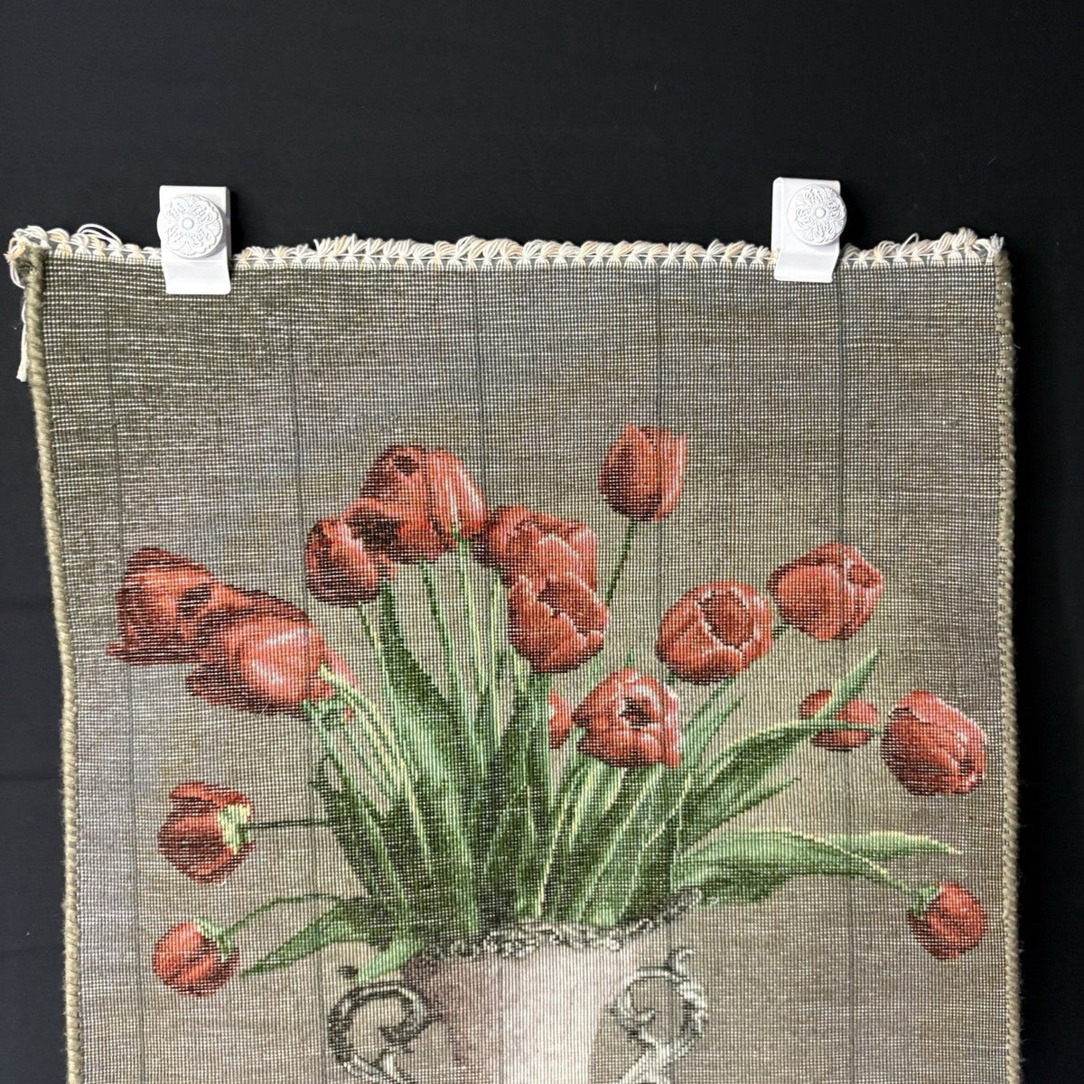 Pictorial Rug 3D Tulips Hand Knotted 27”x 20” w/Rug Hangers
