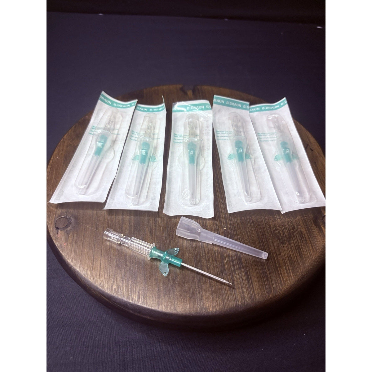 25PC Veterinary Introcan Saftey Winged FEP IV Catheter 18G x 1 1/4