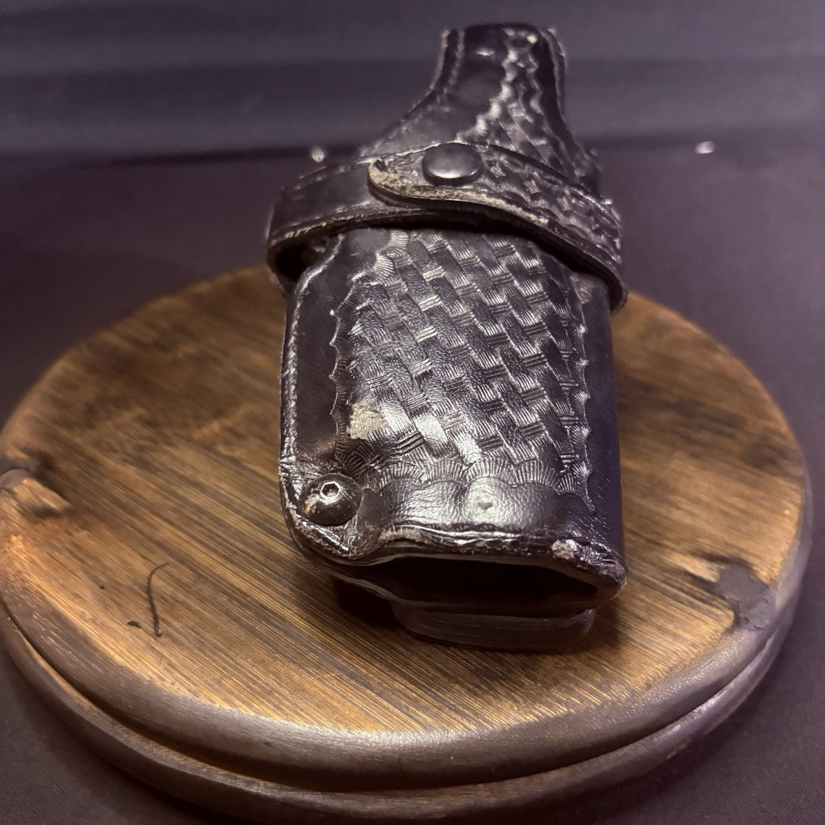 Safariland SIG P-226 Duty Holster w/ Retention Snap Strap Basketweave Leather