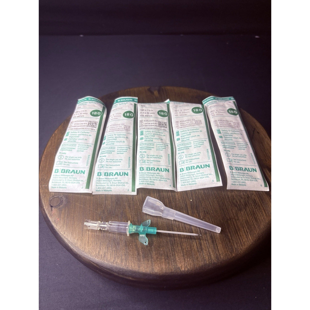 25PC Veterinary Introcan Saftey Winged FEP IV Catheter 18G x 1 1/4