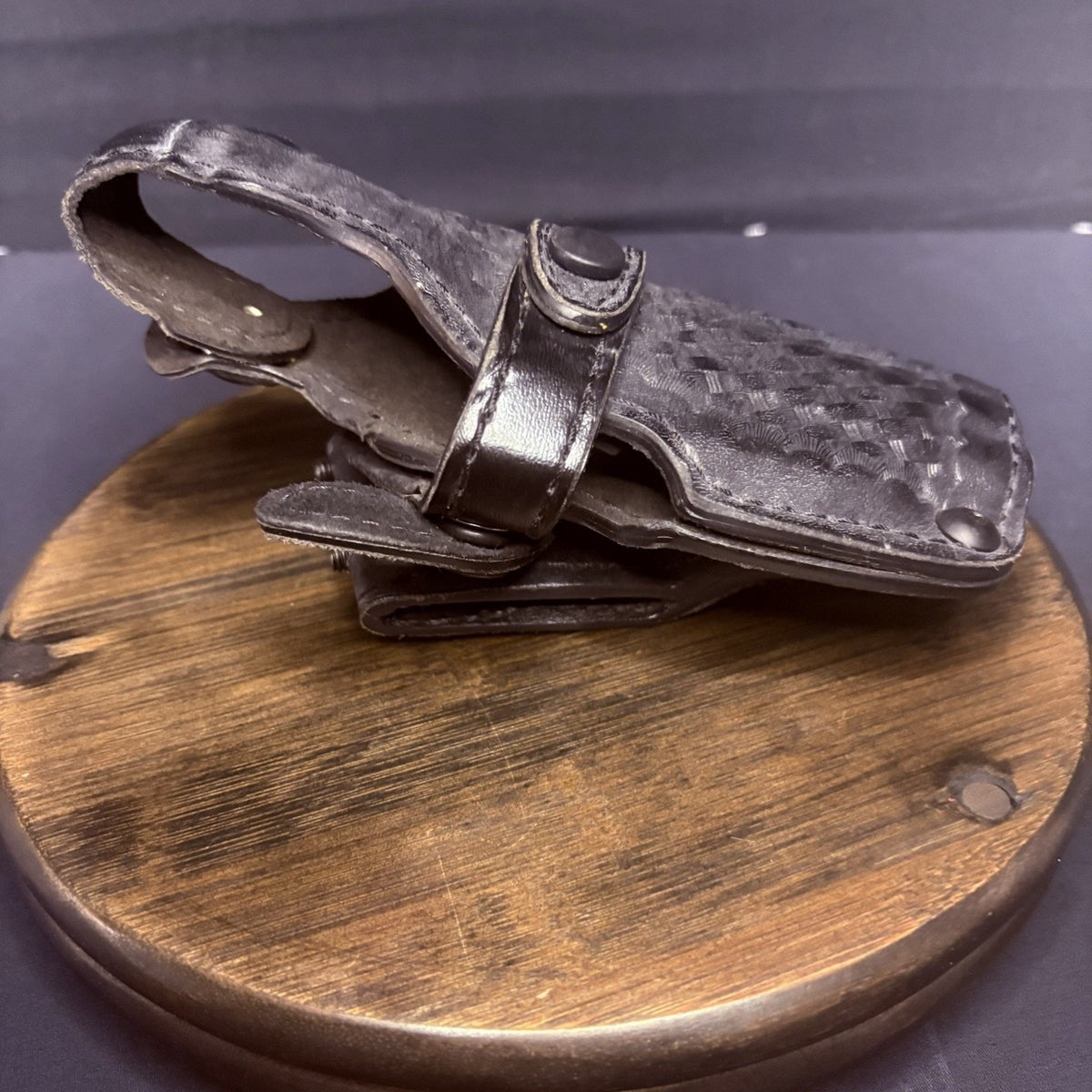 Safariland SIG P-226 Duty Holster 070 Retention Snap Strap, Black Basket Weave