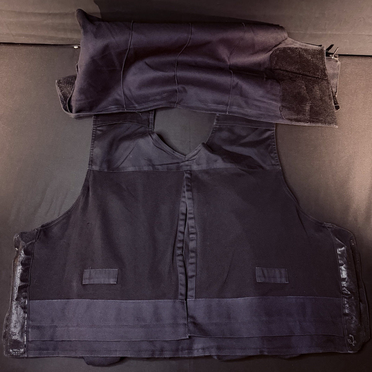 Elbeco Body Shield Carrier Vest Size Large Black w/Magazine & Radio Pouch