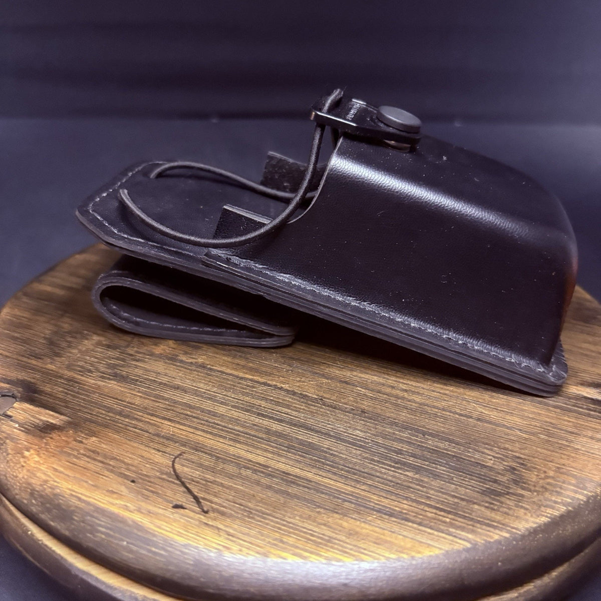 Safariland Swivel Radio Carrier 762-5-2 Plain Black Leather 1.65"x 2.25"x 3.50"
