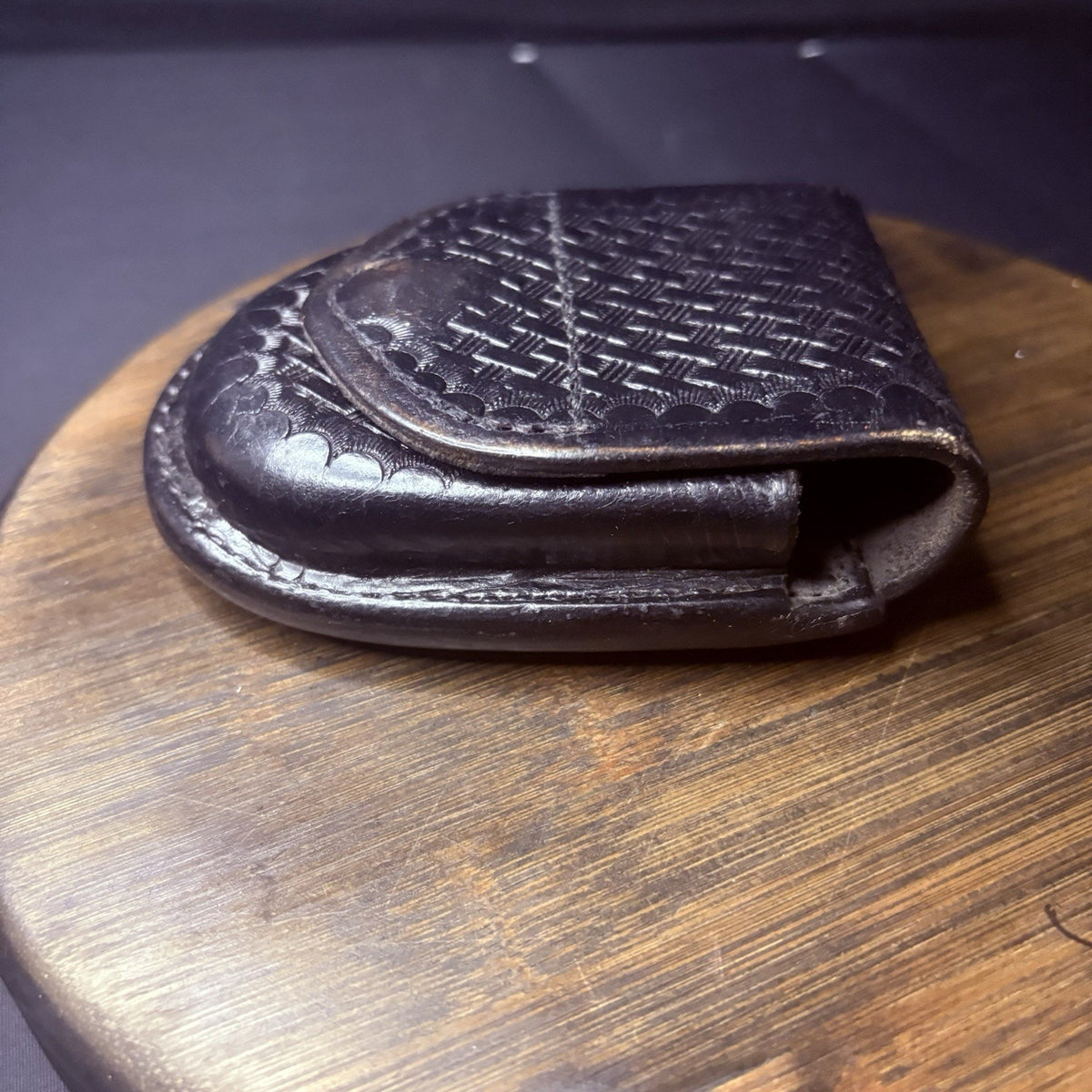 Aker 500 Handcuff Case, Leather Black Basket Weave Round