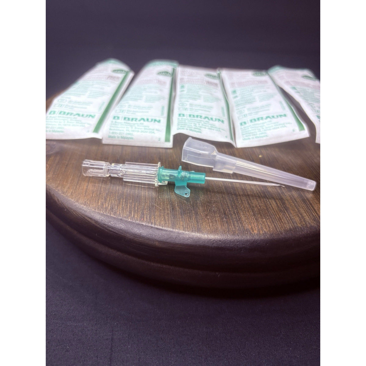 25PC Veterinary Introcan Saftey Winged FEP IV Catheter 18G x 1 1/4