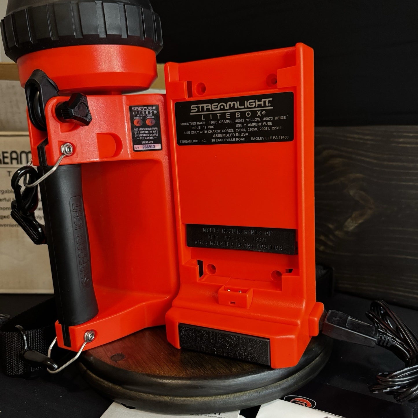 Streamlight Litebox Flashlight And Charger Needs Battery9