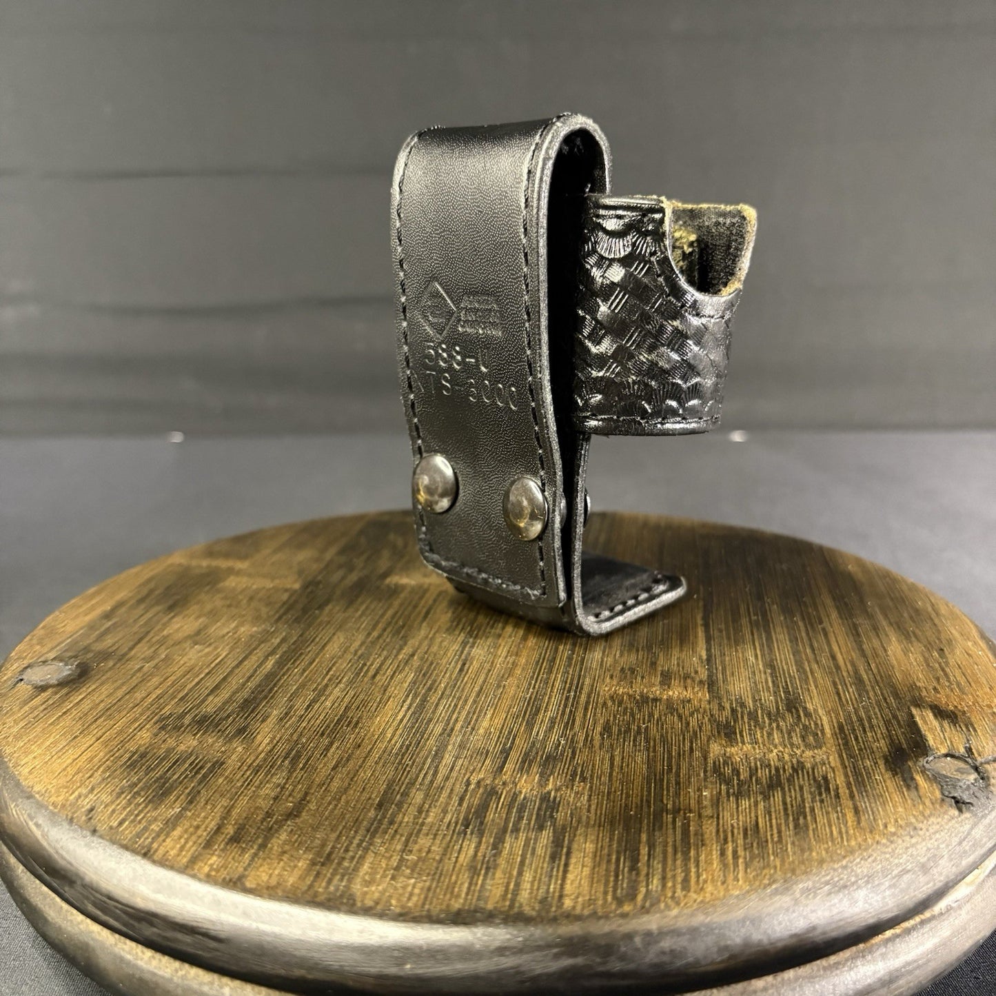 Aker Universal Radio Holder, 588U Basket Weave Leather4