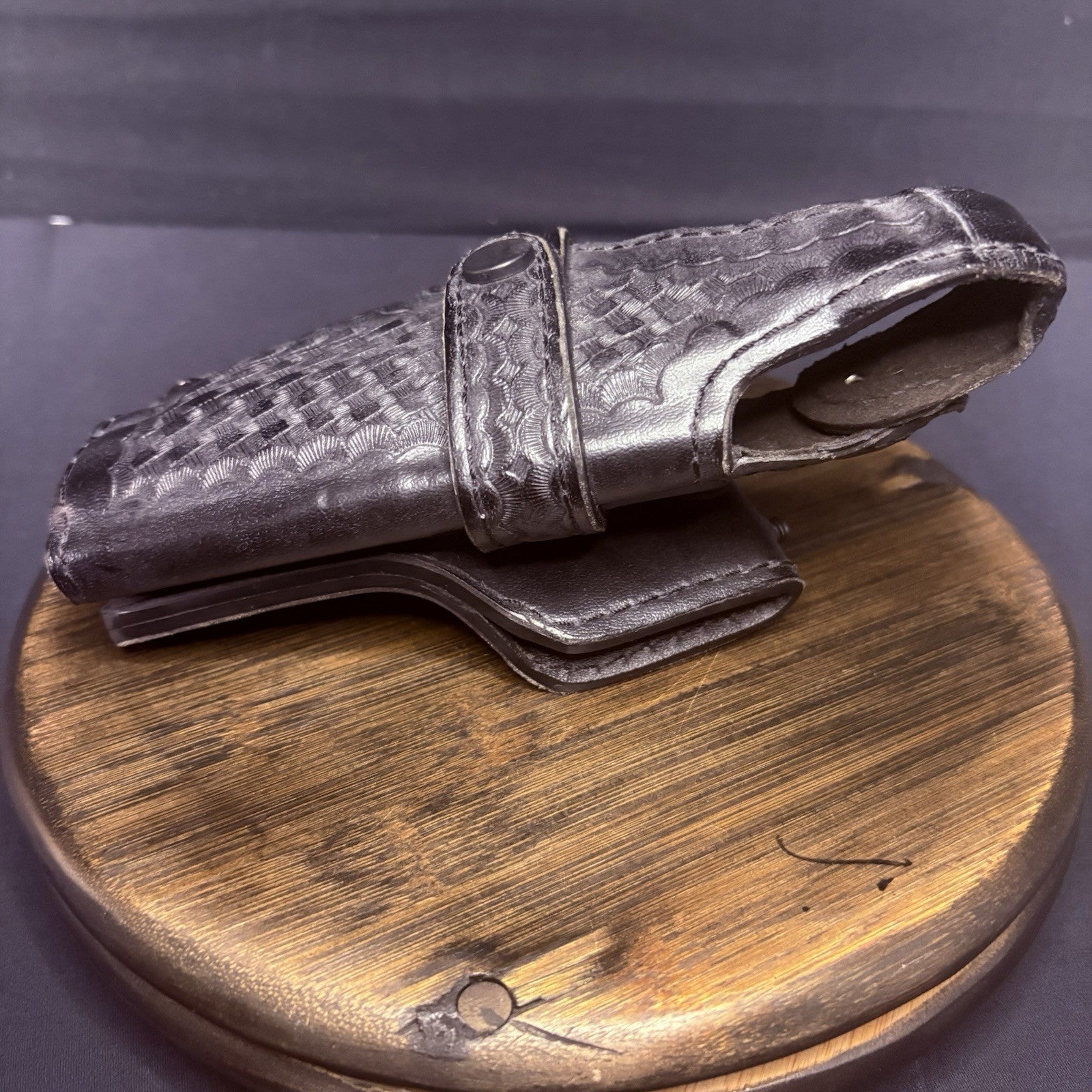 Safariland SIG P-226 Duty Holster 070 Retention Snap Strap, Black Basket Weave9