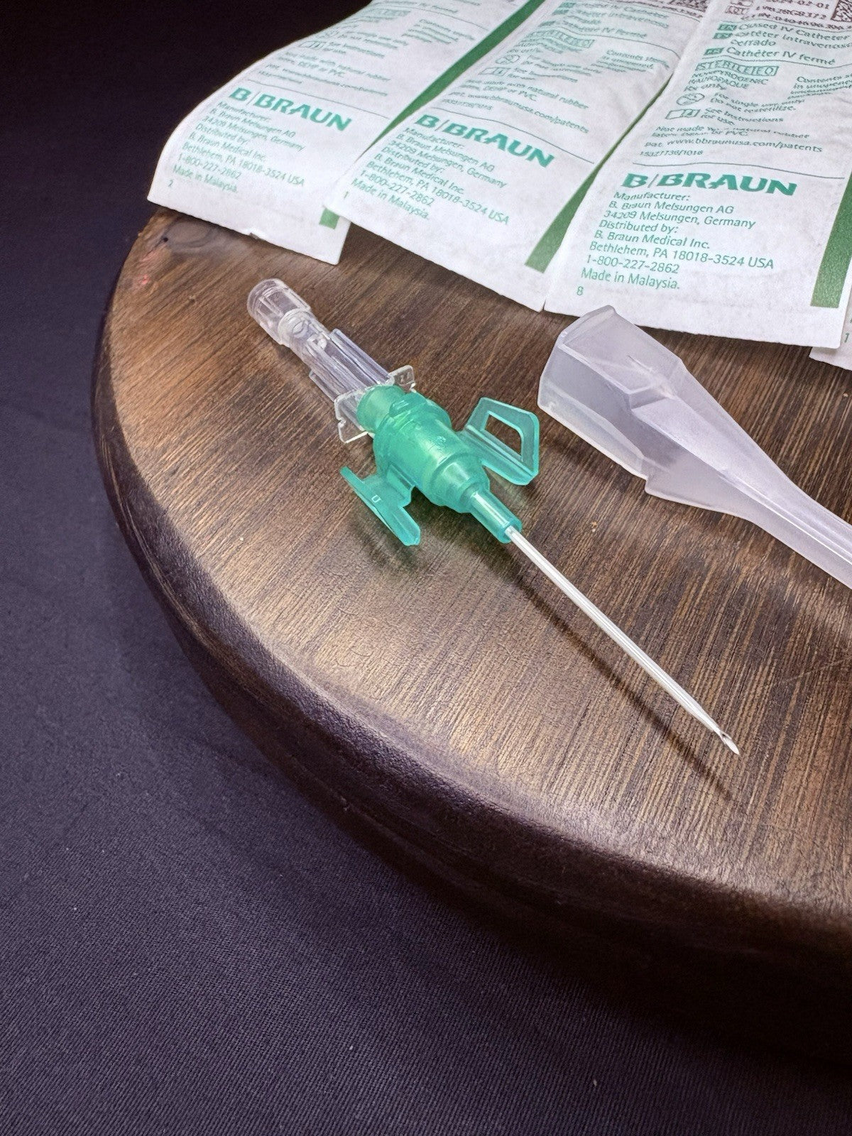 25PC Veterinary Introcan Saftey 3 Closed IV Catheter 18G x 1 1/44