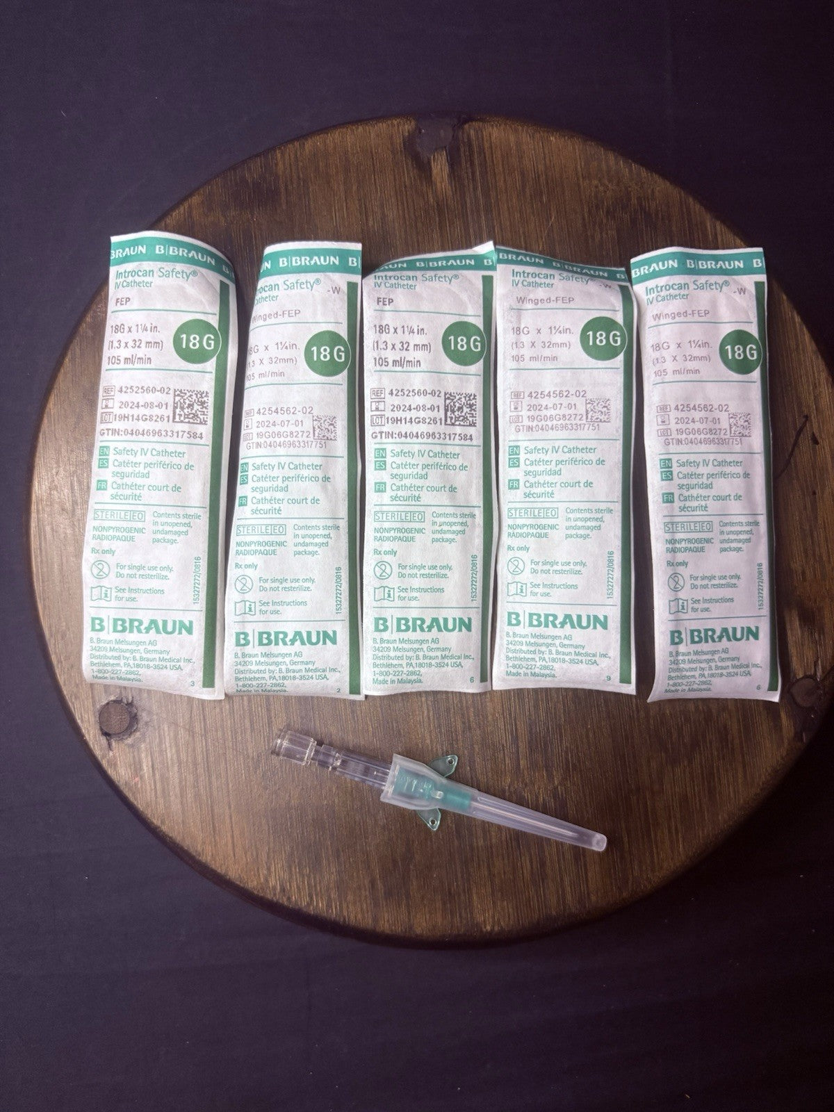 25PC Veterinary Introcan Saftey Winged FEP IV Catheter 18G x 1 1/45