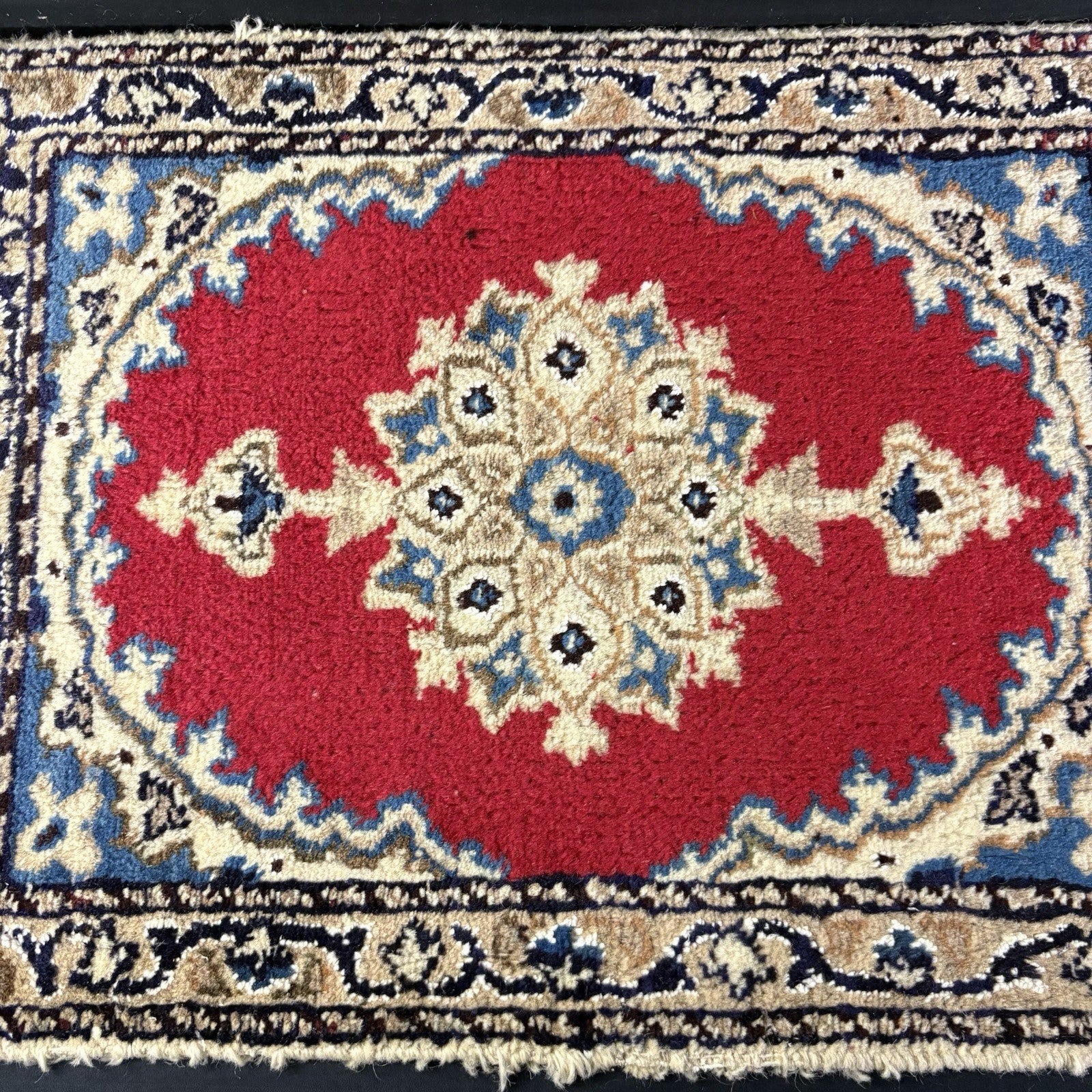 Persian Nain Rug Hand Knotted Red Medallion 2'x1' or 21"x16" or 40cm X 60cm2
