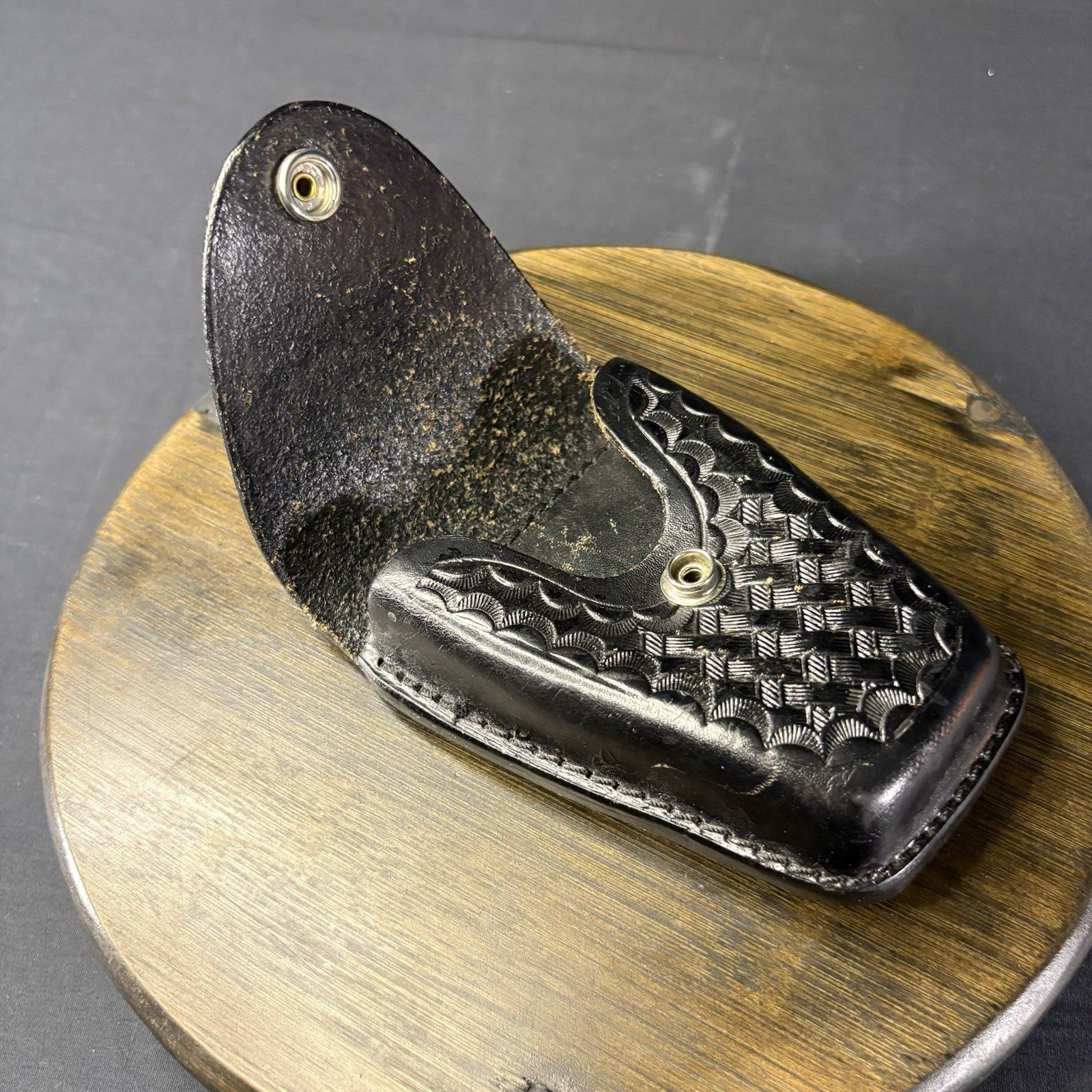 Dutyman Handcuff Case Leather 8821U Basket Weave Chrome Snap, 2 3/8" Belt - NICE2