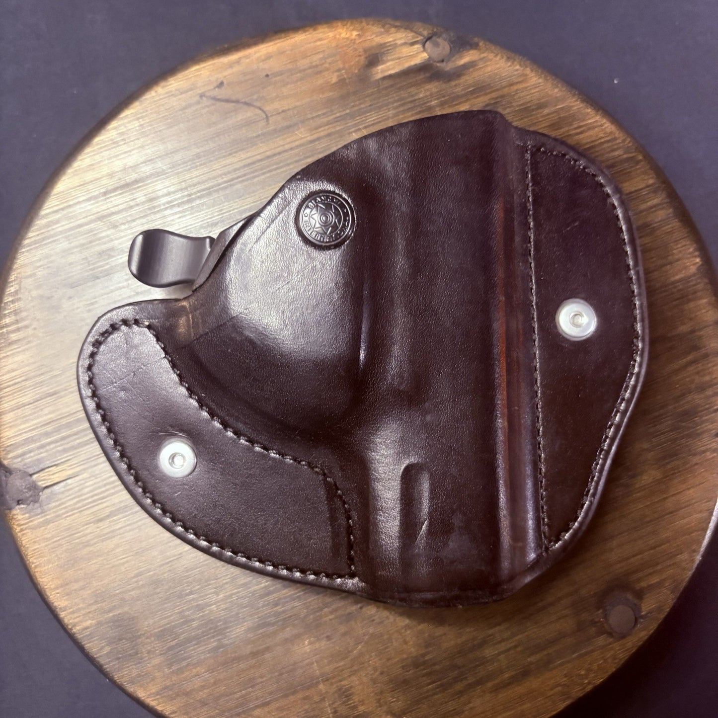 Bianchi 82 Carrylok GLOCK 17 Holster w/Auto Retention, Black Leather Concealed10