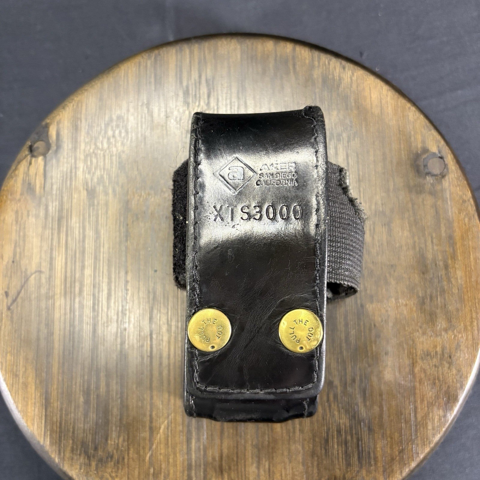 Aker Universal Radio Holder, Black Plain Leather1