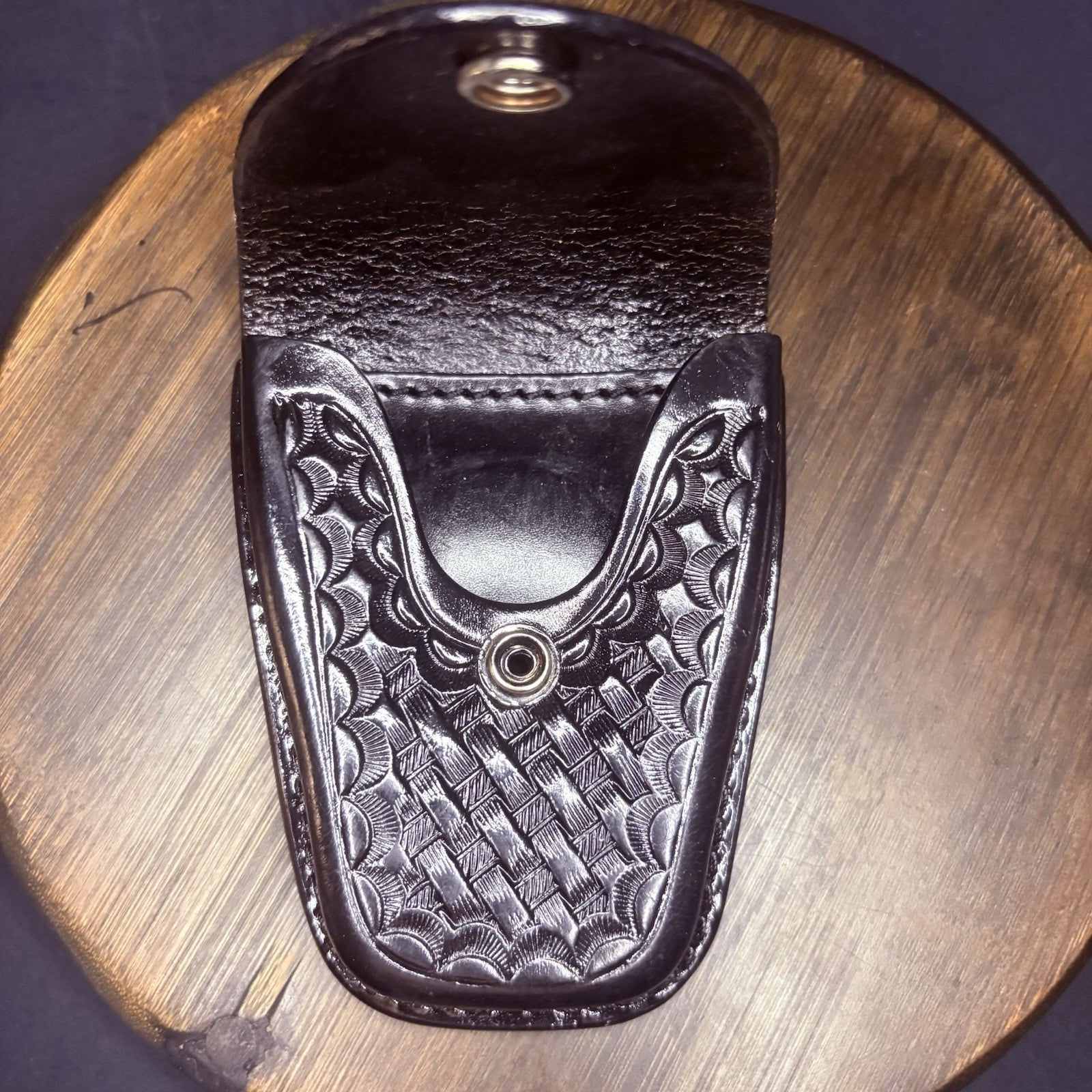 Dutyman 8821U Handcuff Case Basket Weave Leather Chrome Snap EXCELLENT0