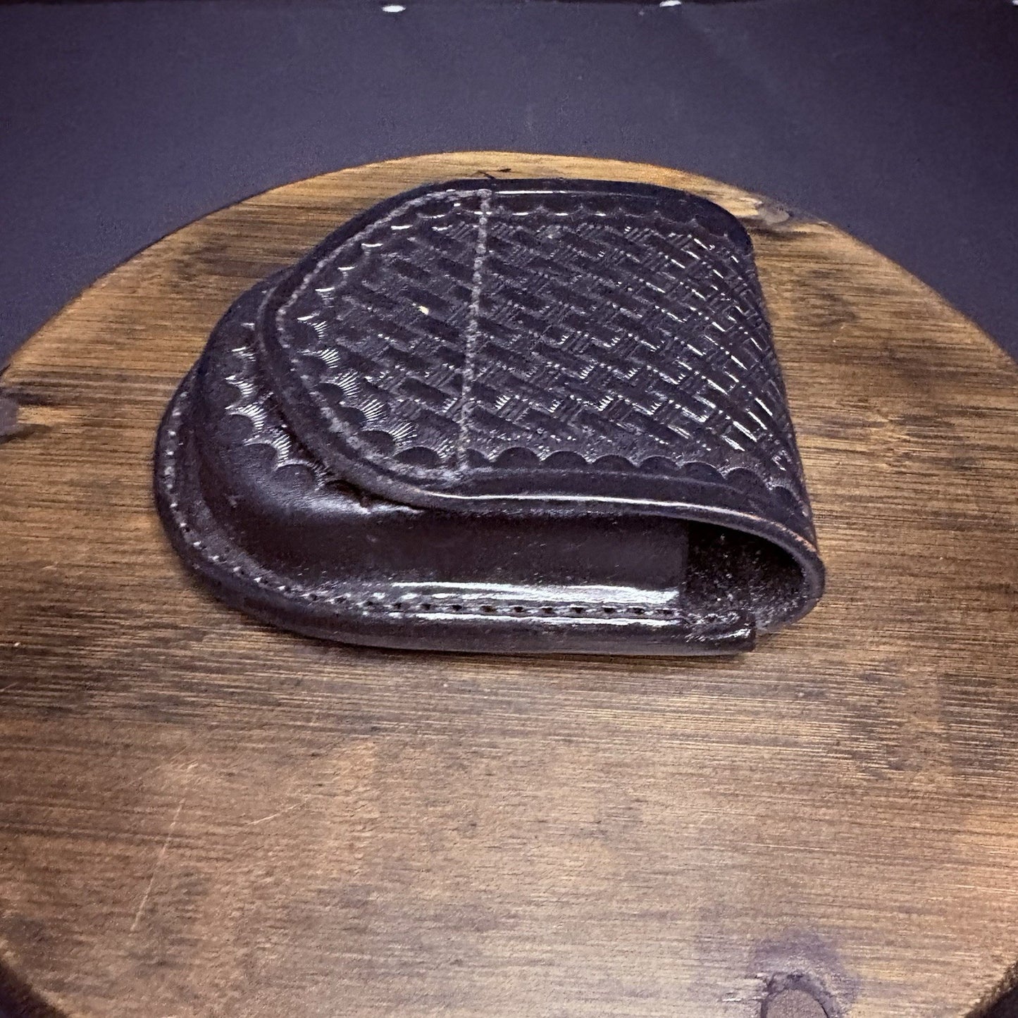 Aker 500 Handcuff Case, Leather Black Basket Weave Round4