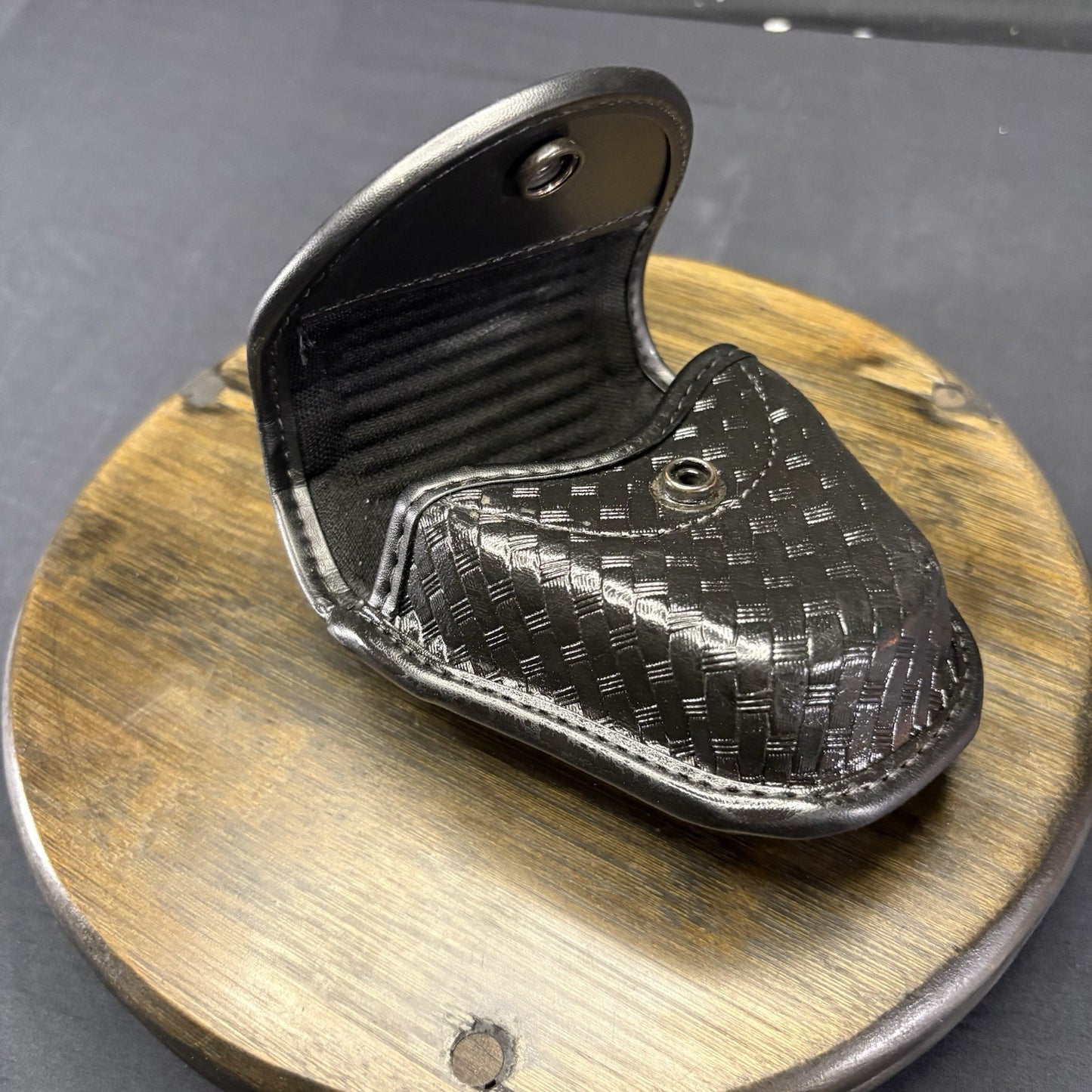 Bianchi Double Handcuff Case 7917 AccuMold Elite Covered Hidden Snap1