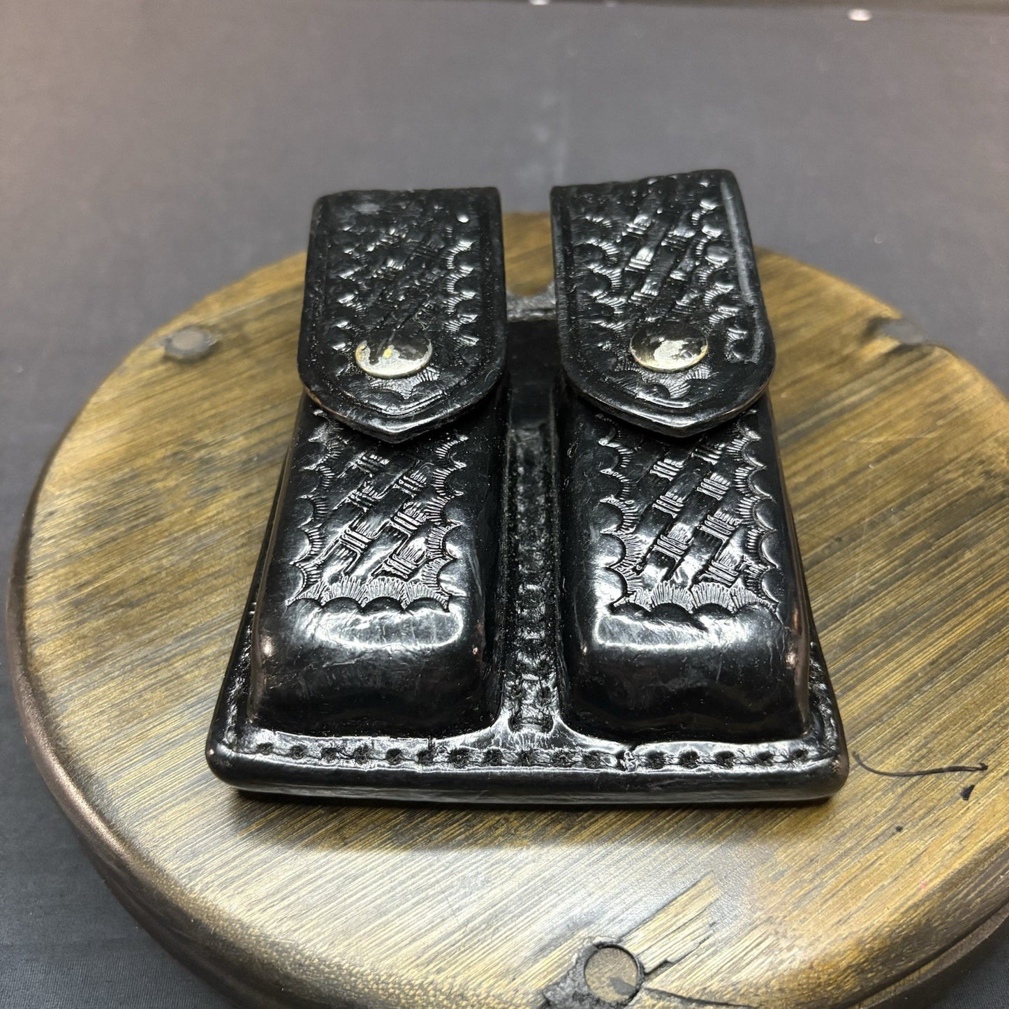 AKER 510 Black Basket Weave Leather Double Magazine Carrier Double Stack 9mm1