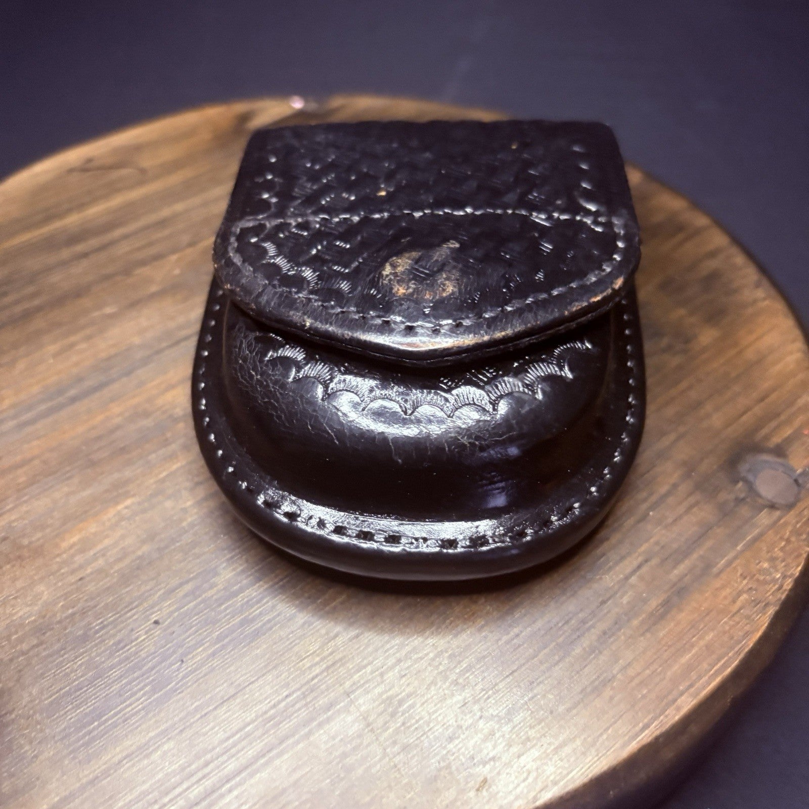 Aker 500 Handcuff Case, Leather Black Basket Weave Round3