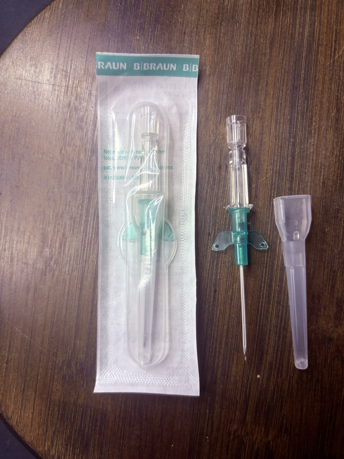25PC Veterinary Introcan Saftey Winged FEP IV Catheter 18G x 1 1/43