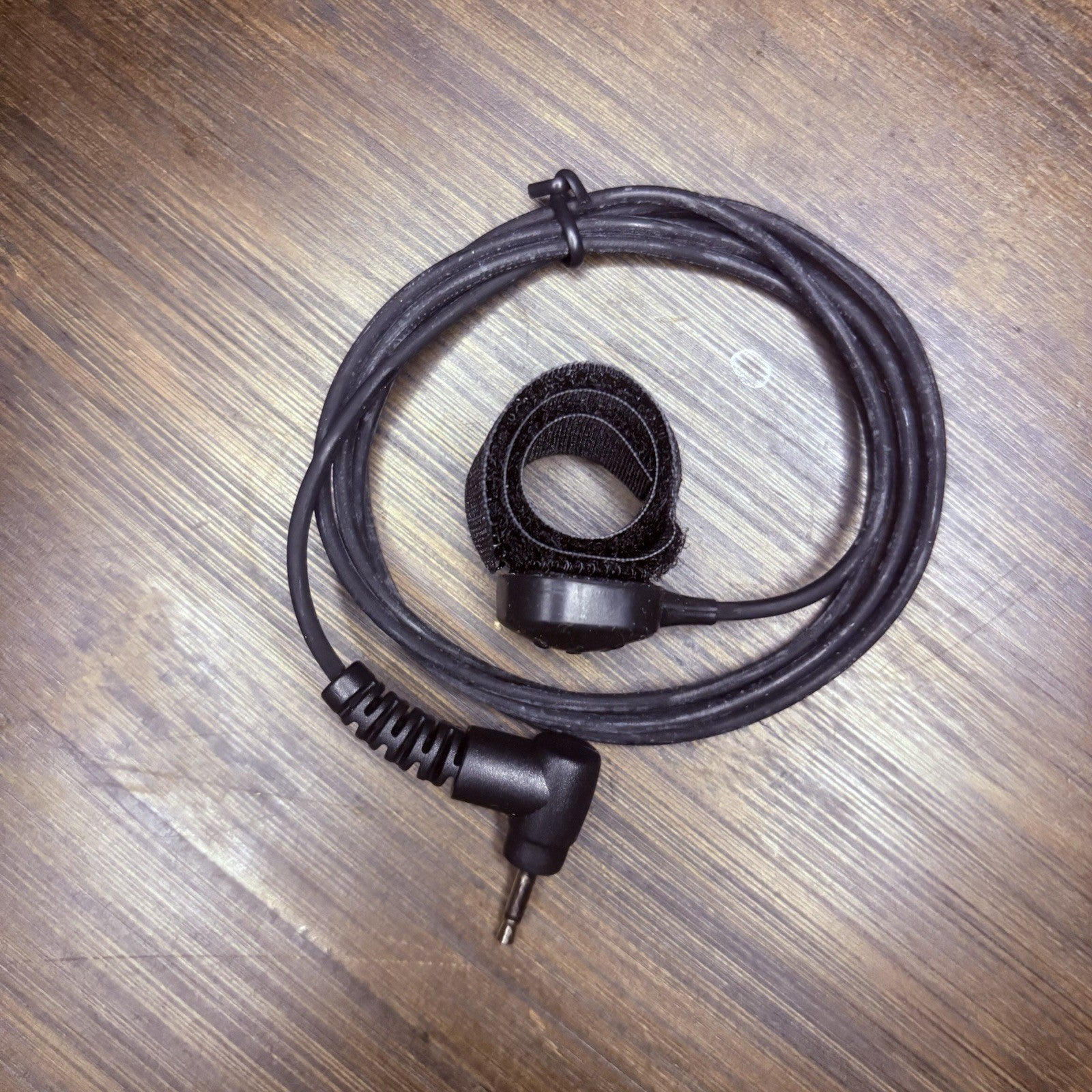 Two Way Radio Push To Talk Button 2.5mm Jack w/Ear Phone Connection (281/EP-PTT)2