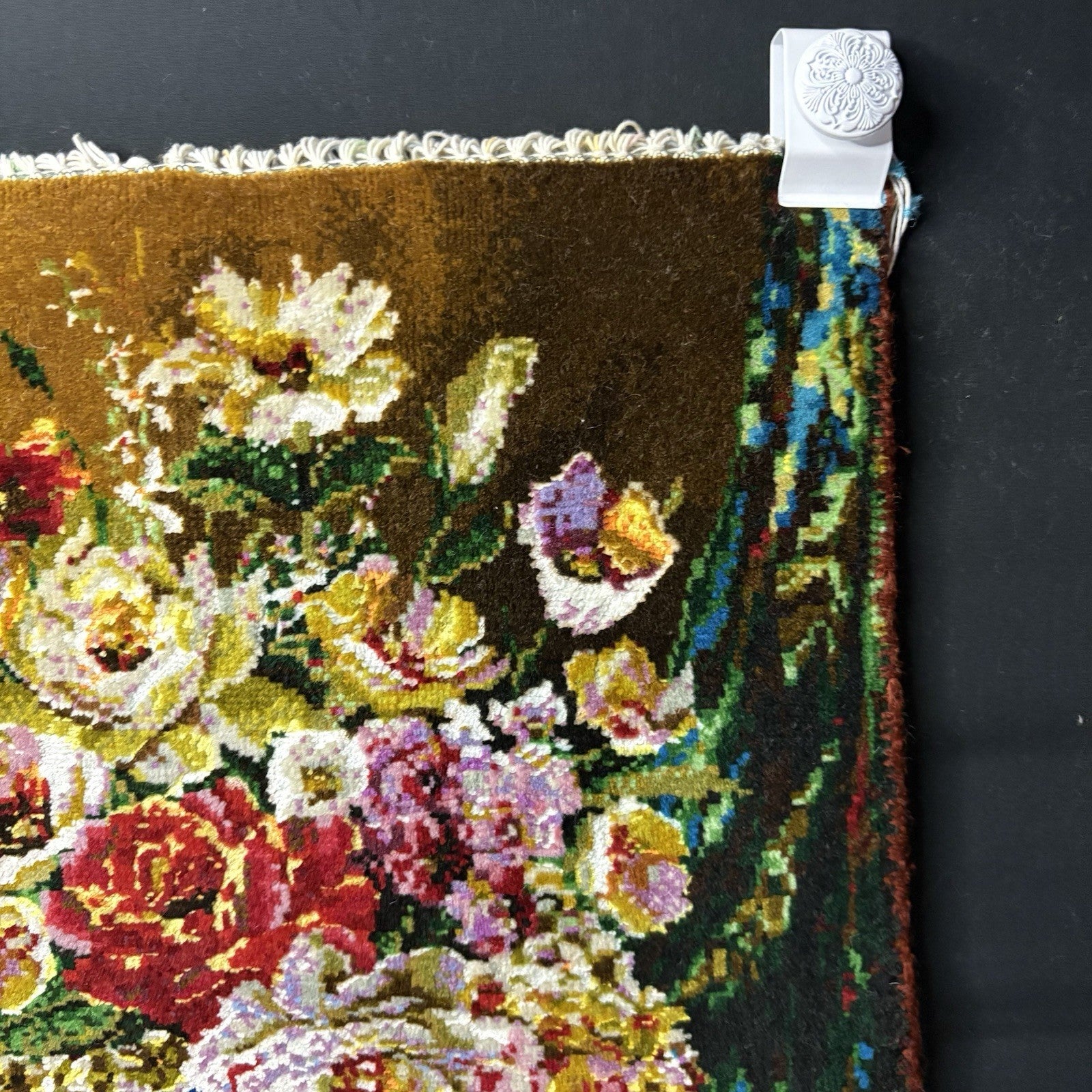 Pictorial Rug Flower Vase Hand Knotted 13”x19” Or 33X48cm w/Rug Hangers9