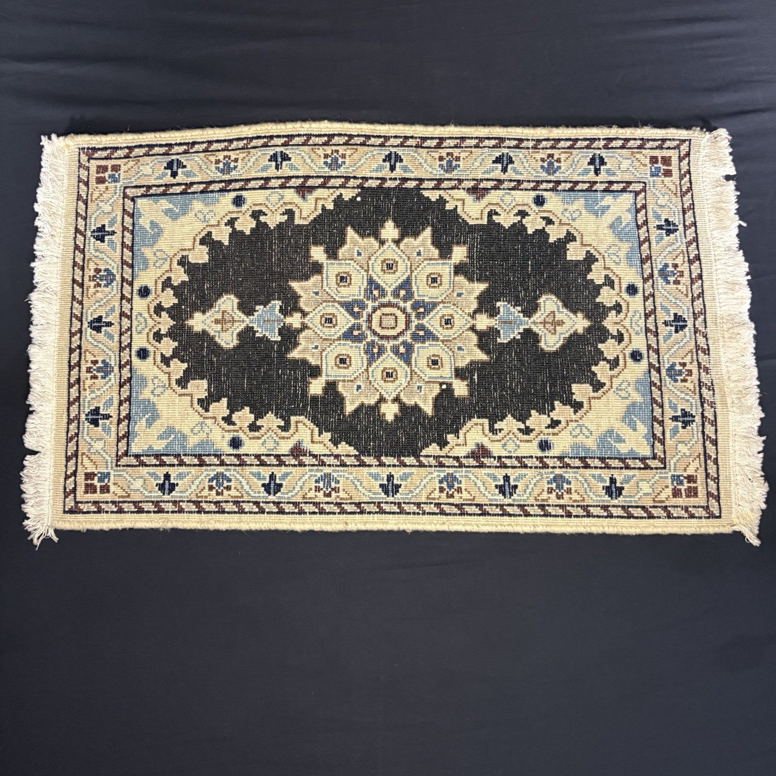 Rug Hand Knotted Blue Medallion 2'x1' or 14"x23" or 35cm X 60cm1