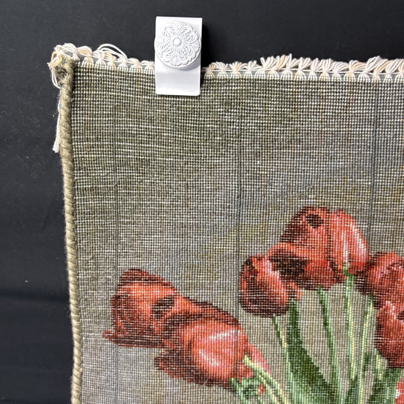 Pictorial Rug 3D Tulips Hand Knotted 27”x 20”  w/Rug Hangers20