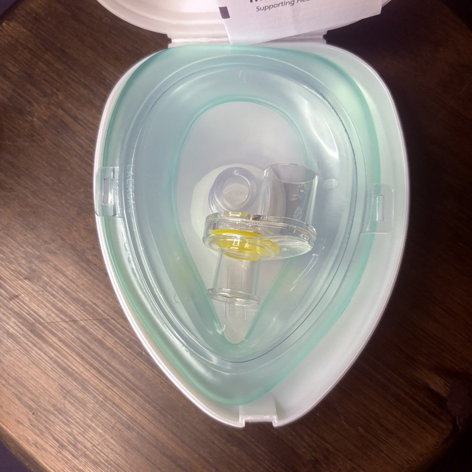 1 Pocket CPR mask in Hard Case - Mask With O2 Inlet One Way Valve & Hard Case6