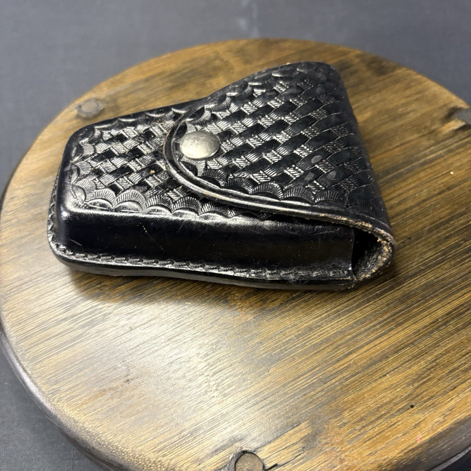 Dutyman Handcuff Case Leather 8821U Basket Weave Chrome Snap, 2 3/8" Belt - NICE3