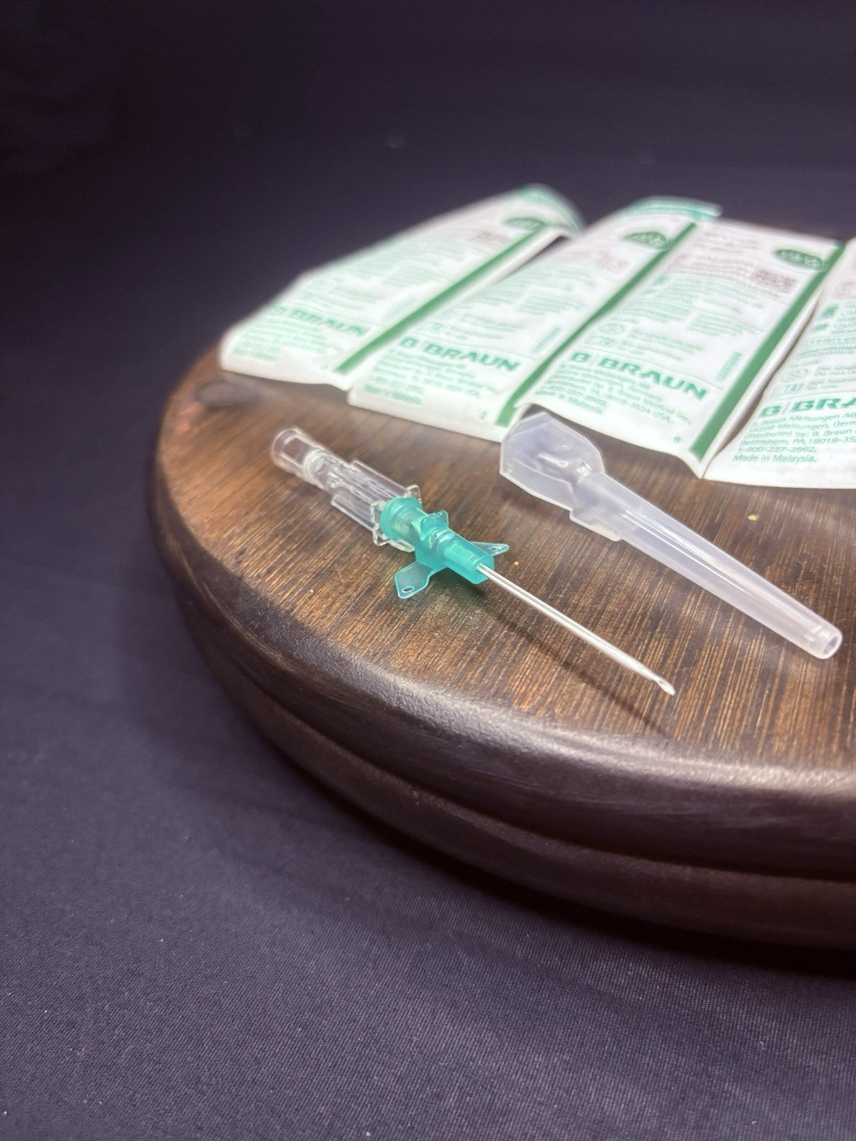 25PC Veterinary Introcan Saftey Winged FEP IV Catheter 18G x 1 1/47