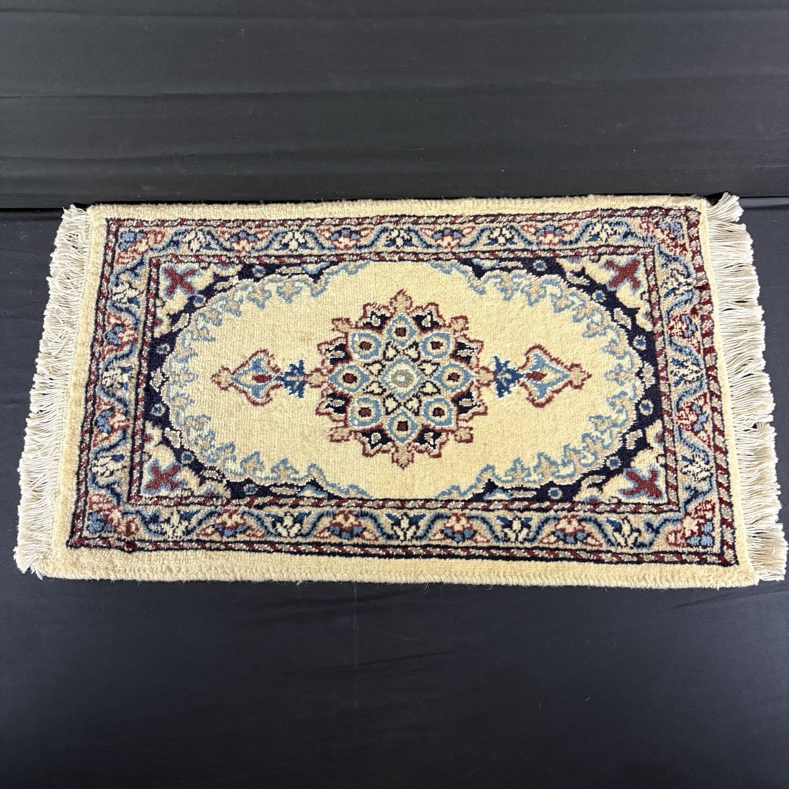 Persian Nain Rug Hand Knotted Blue Medallion 2'x1' or 24"x15" or 40cm X 60cm 0