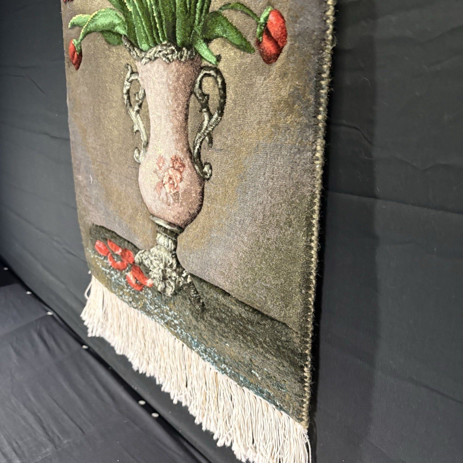 Pictorial Rug 3-D Tulips Hand Knotted 27”x 20”  w/Rug Hangers6