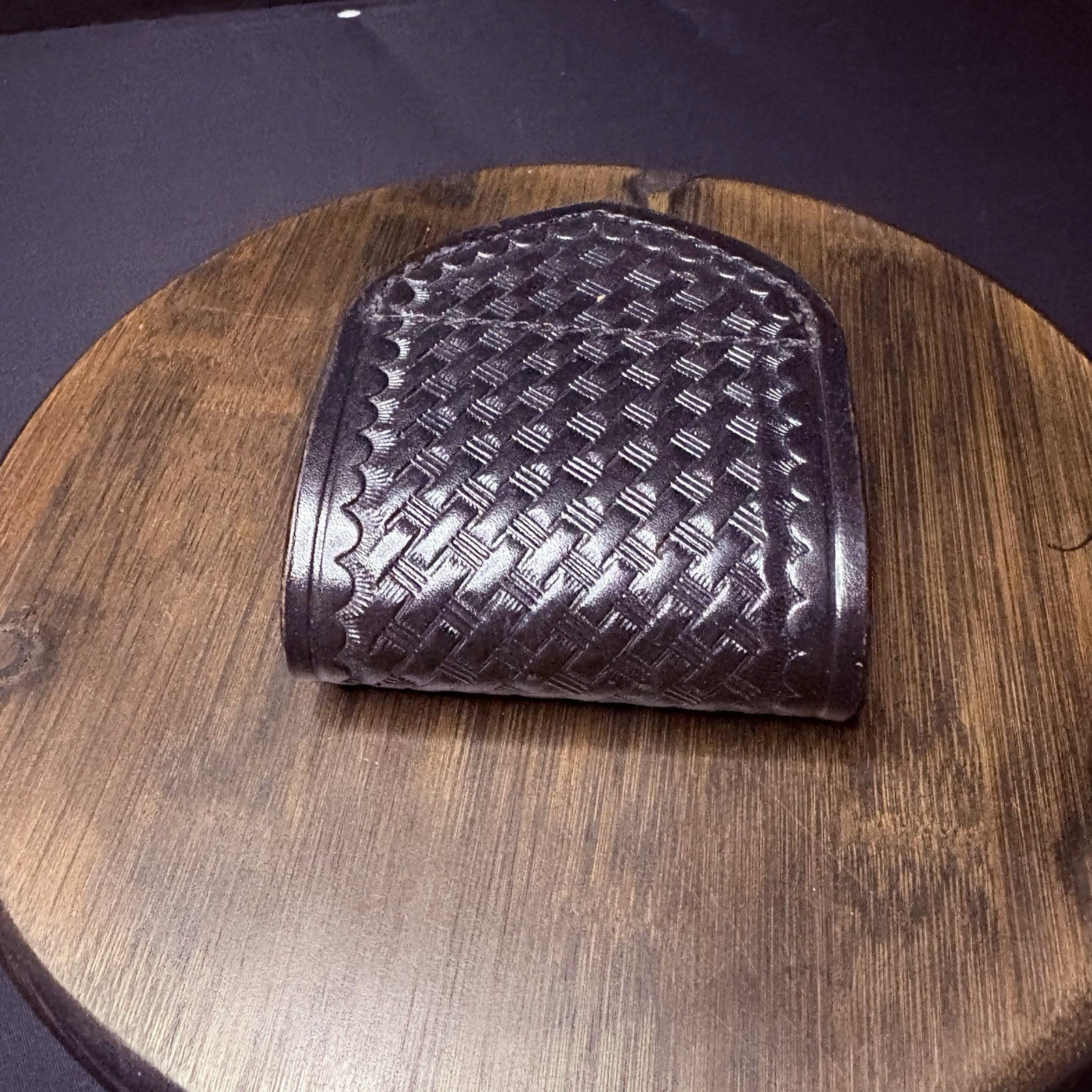 Aker 500 Handcuff Case, Leather Black Basket Weave Round5