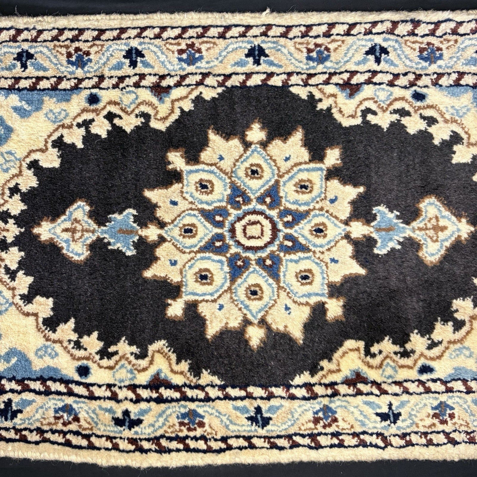 Persian Nain Rug Hand Knotted Blue Medallion 2'x1' or 14"x23" or 35cm X 60cm5