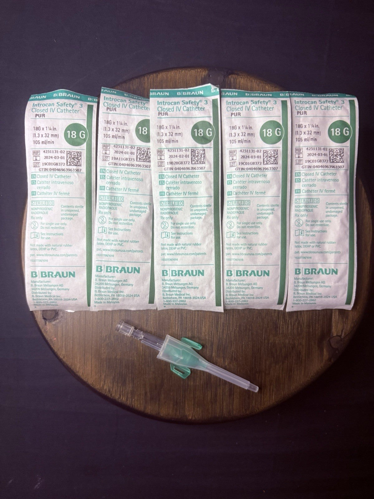 25PC Veterinary Introcan Saftey 3 Closed IV Catheter 18G x 1 1/41