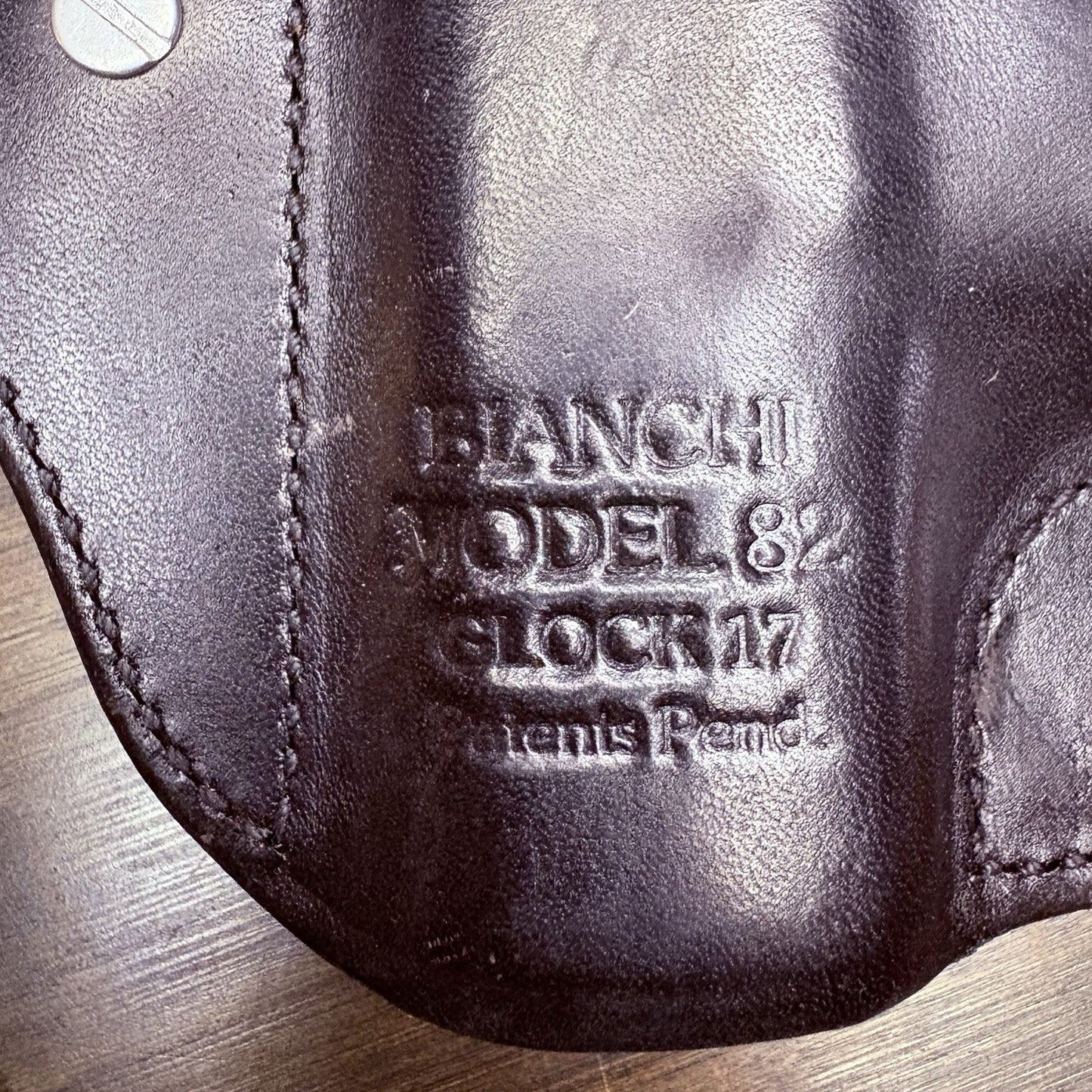 Bianchi 82 Carrylok GLOCK 17 Holster w/Auto Retention, Black Leather Concealed5