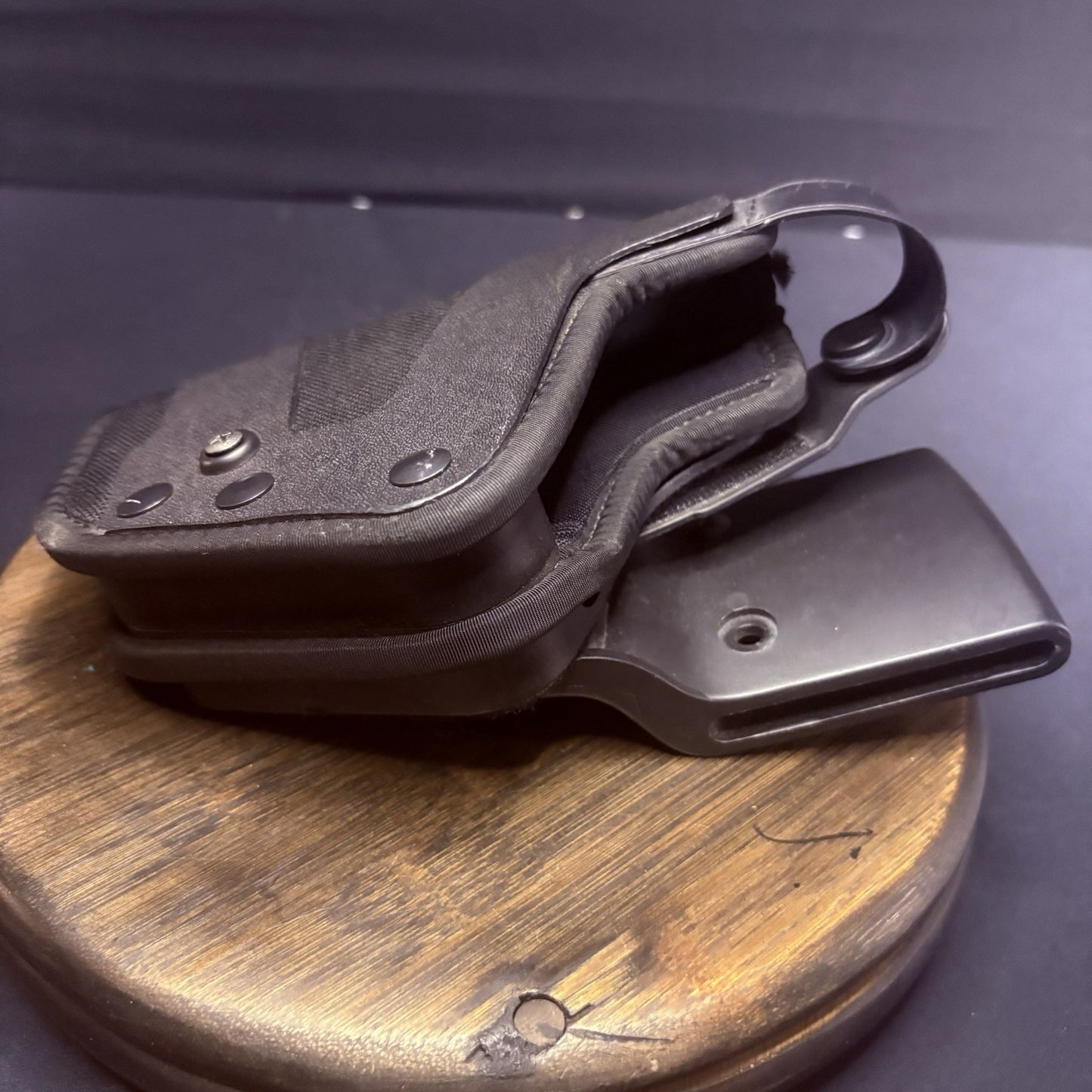 Uncle Mikes Duty Holster Law Enforcement Pro-3 Size 22 RH OWB Universal Fit0