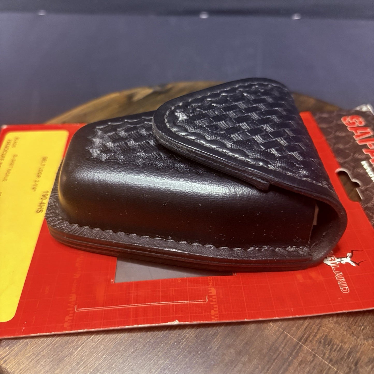 Safariland 190 Handcuff Pouch Basket Weave Black Leather Top Flap Hidden Snap4