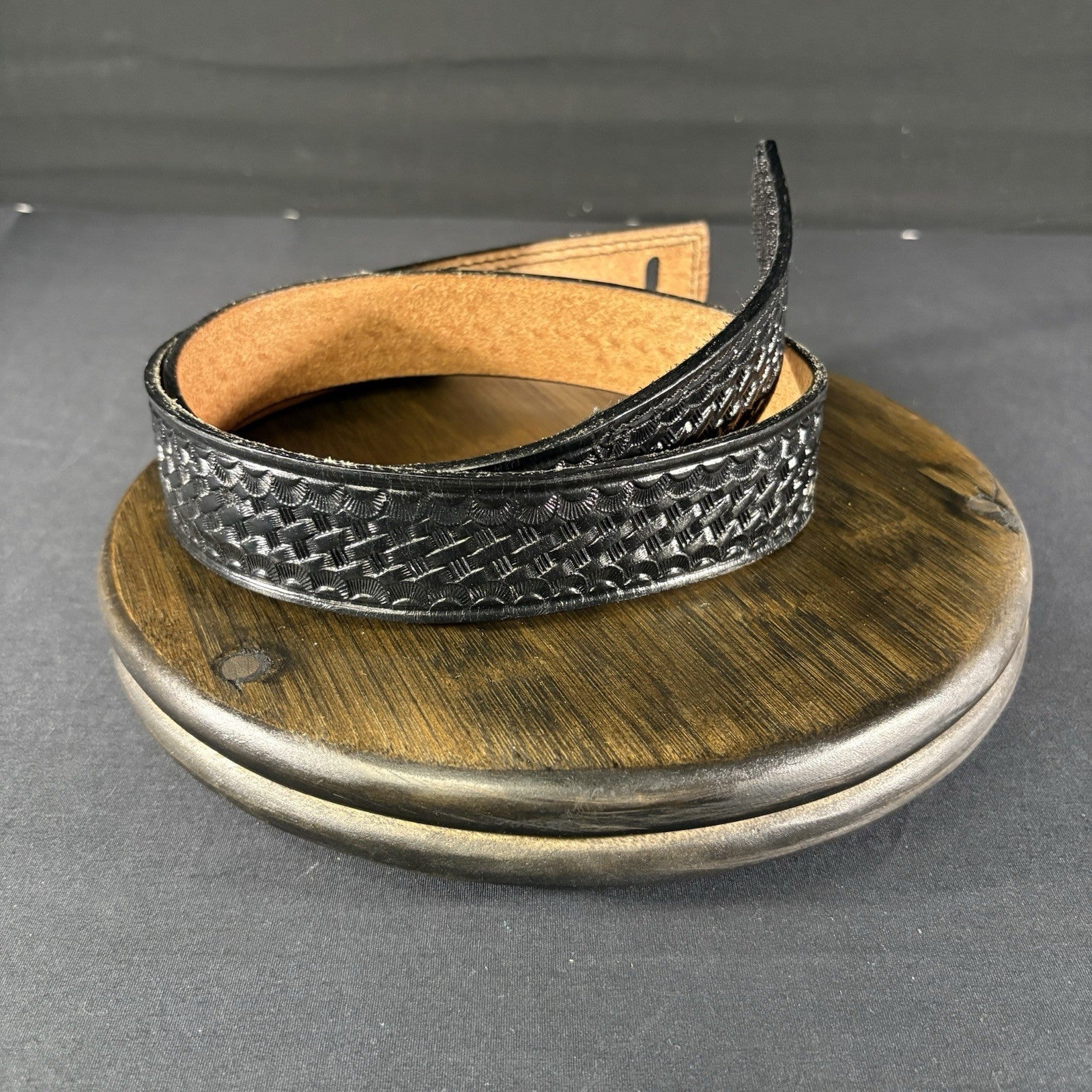 DutyMan Leather Duty Belt ( 1321 ) Size: 32, Black Basket Weave Buckle-less Belt3