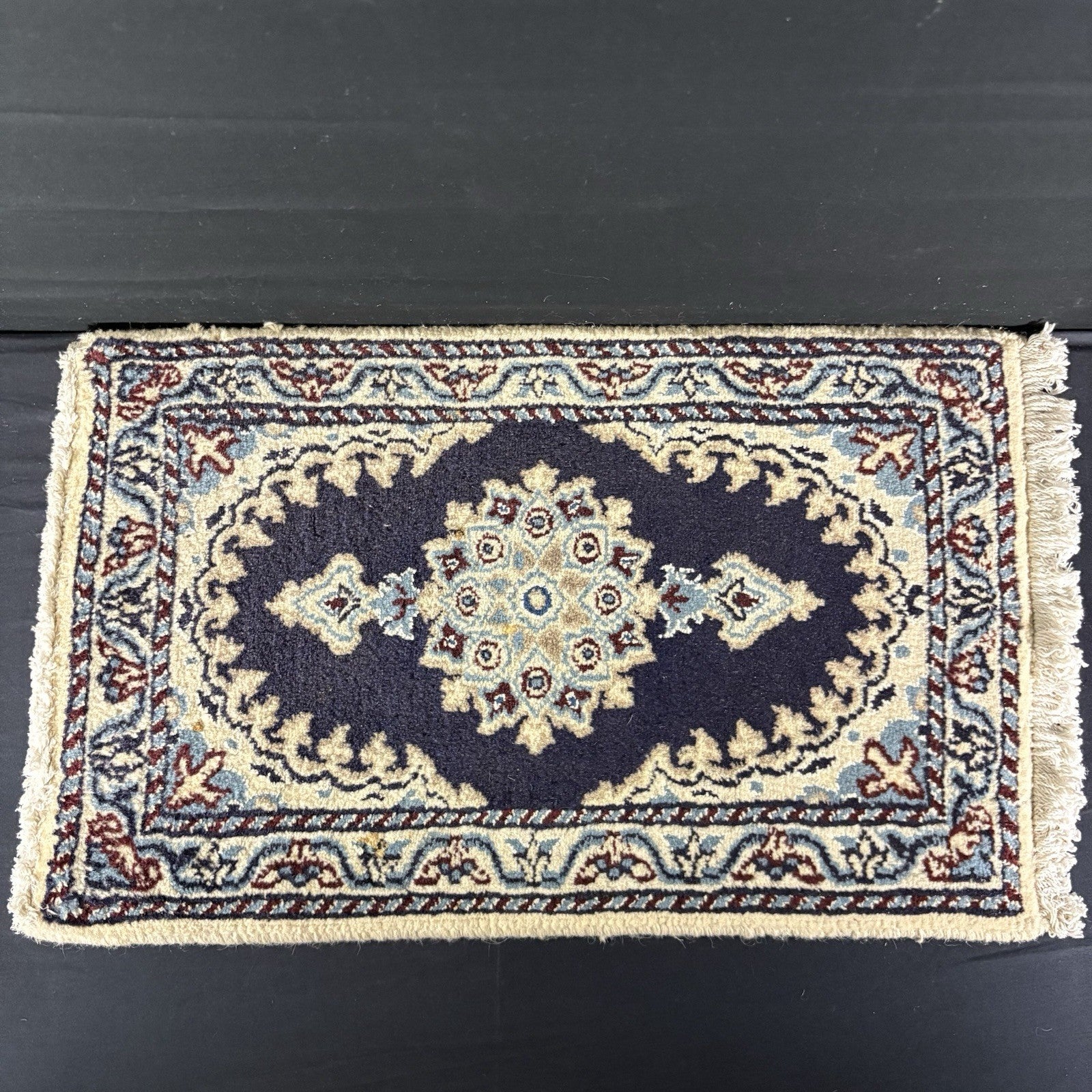 Rug Hand Knotted Medallion Rug 24x15" 40X60cm 132KPSI Semi-Antique0