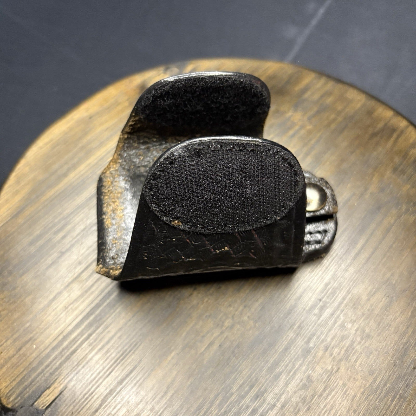 Dutyman Silent Key Keeper Basket Weave Leather Holder Brass Snap Model 42215