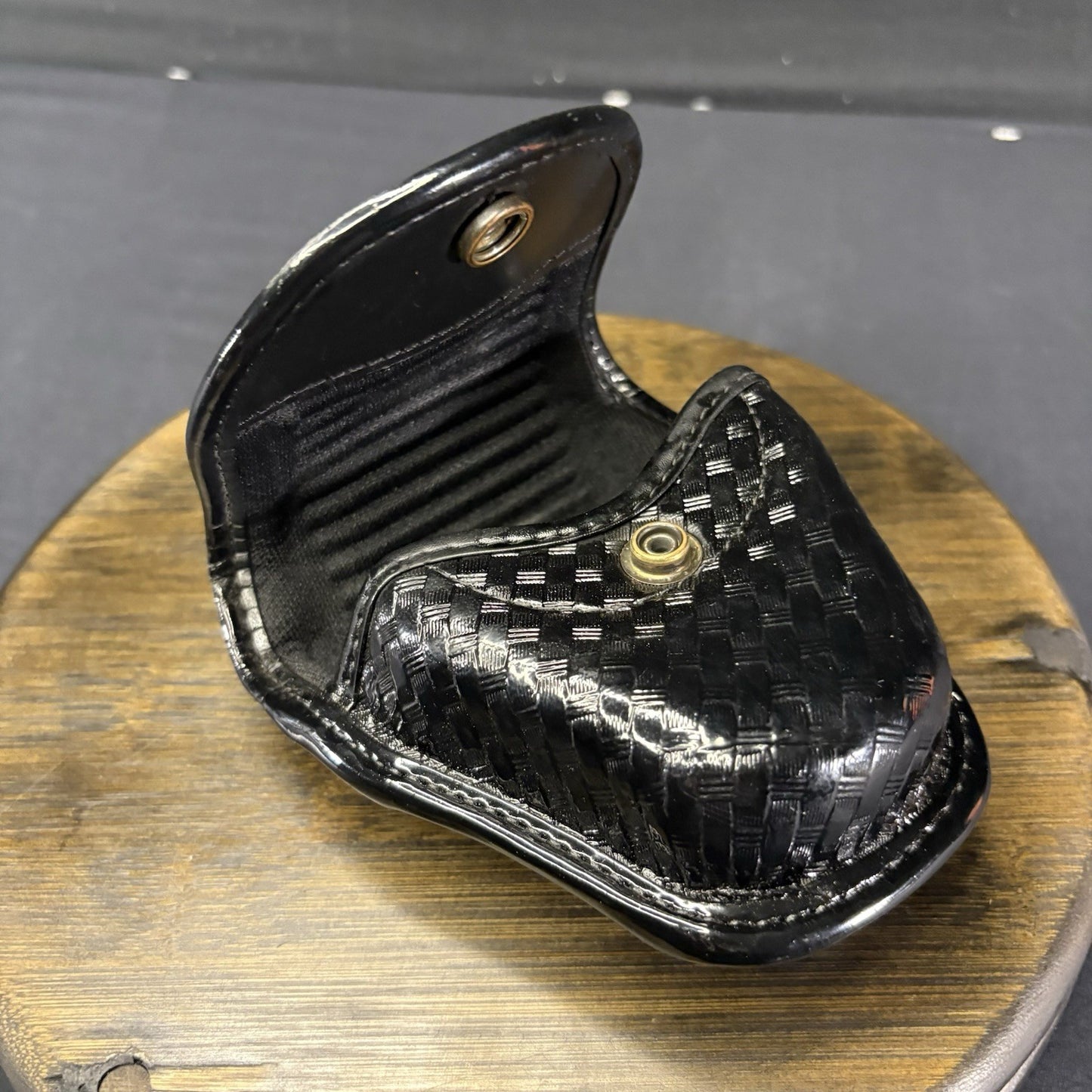 Bianchi Double Handcuff Case 7917 AccuMold Elite Covered Hidden Snap NICE1