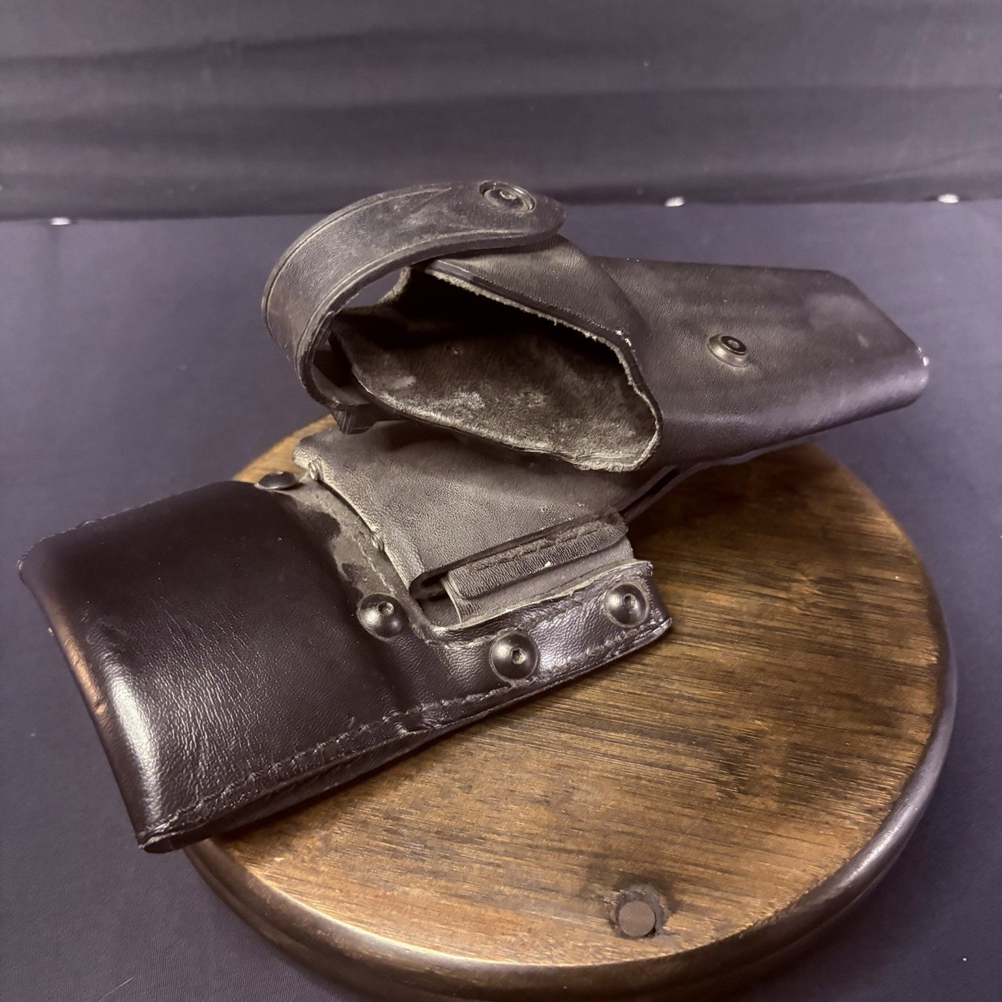 Safariland Low Ride Holster with Leather 325 Adapter w/Locking Retention Strap15