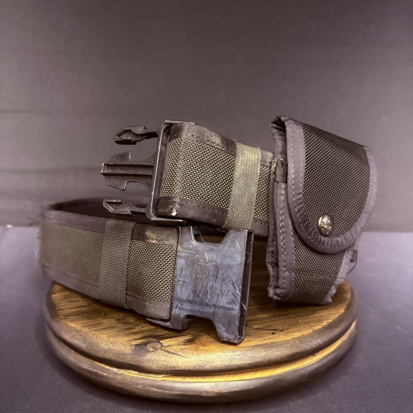 Bianchi Nylon Medium Belt Waist Size 34"- 40" AccuMold Duty Belt w/Handcuff Case0