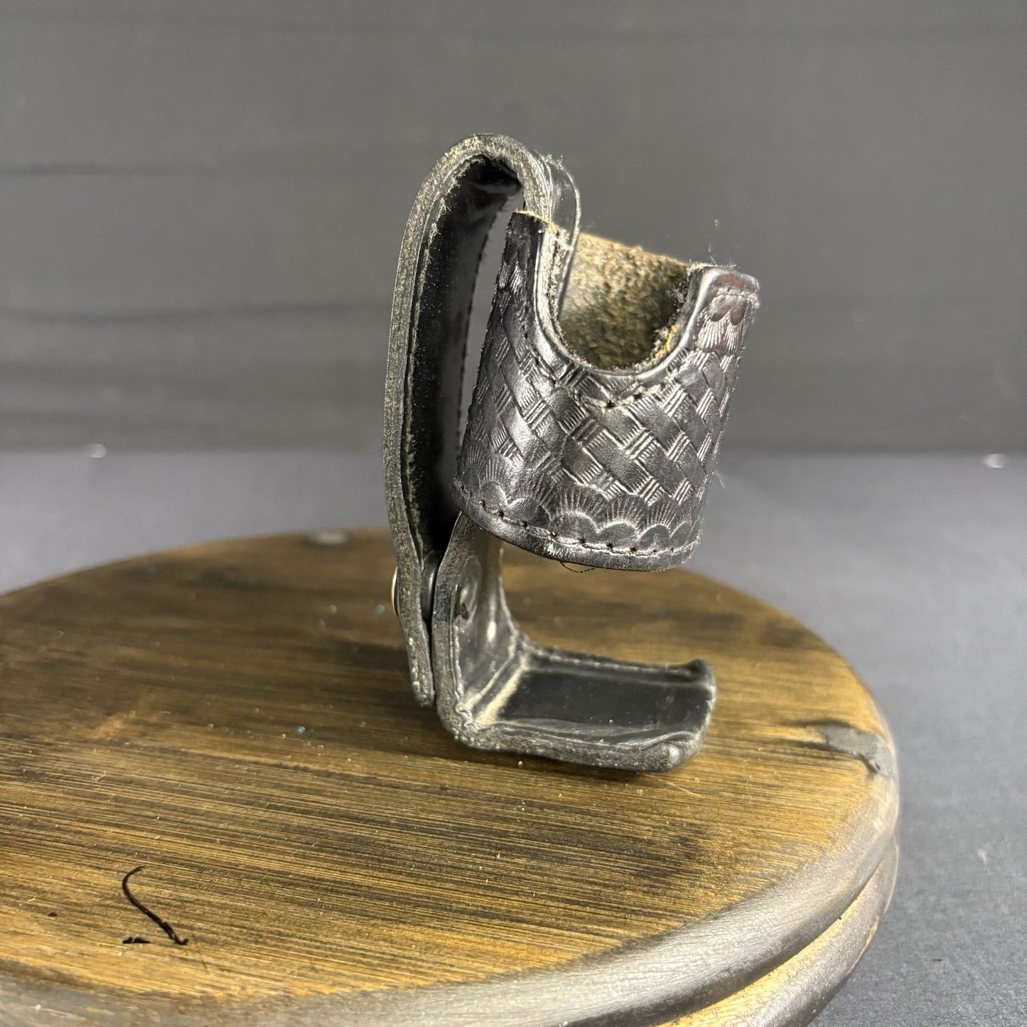 Aker Universal Radio Holder, Basket Weave Leather2