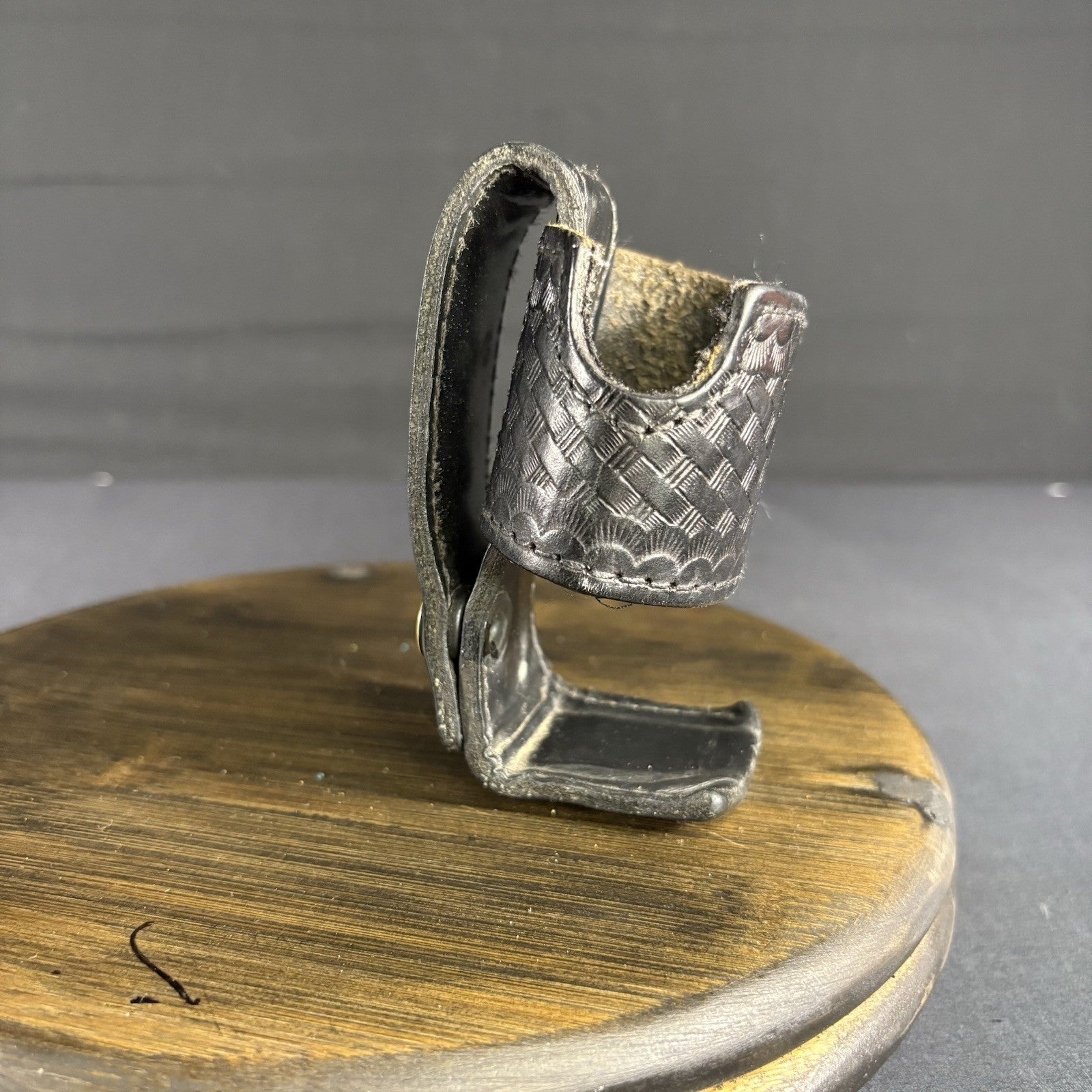 Aker Universal Radio Holder, Basket Weave Leather2