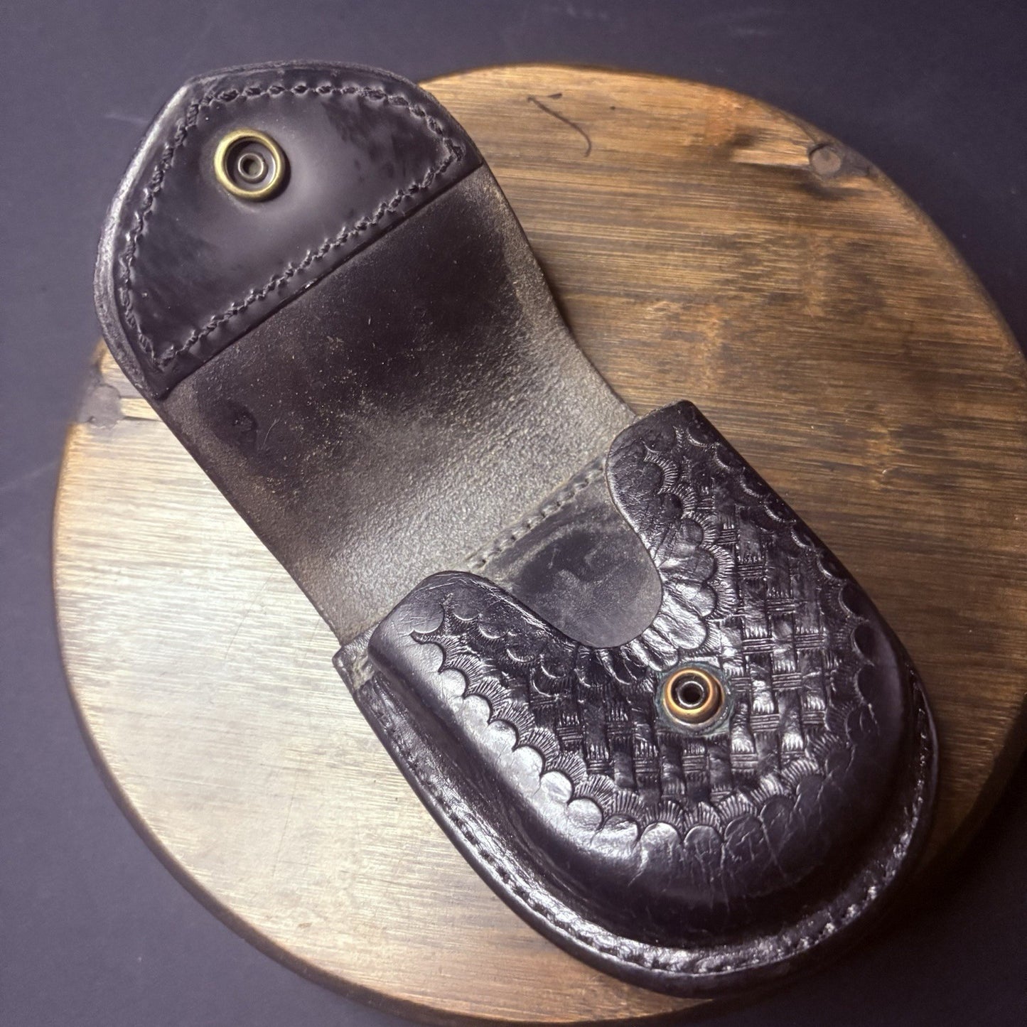 Aker 500 Handcuff Case, Leather Black Basket Weave Round0